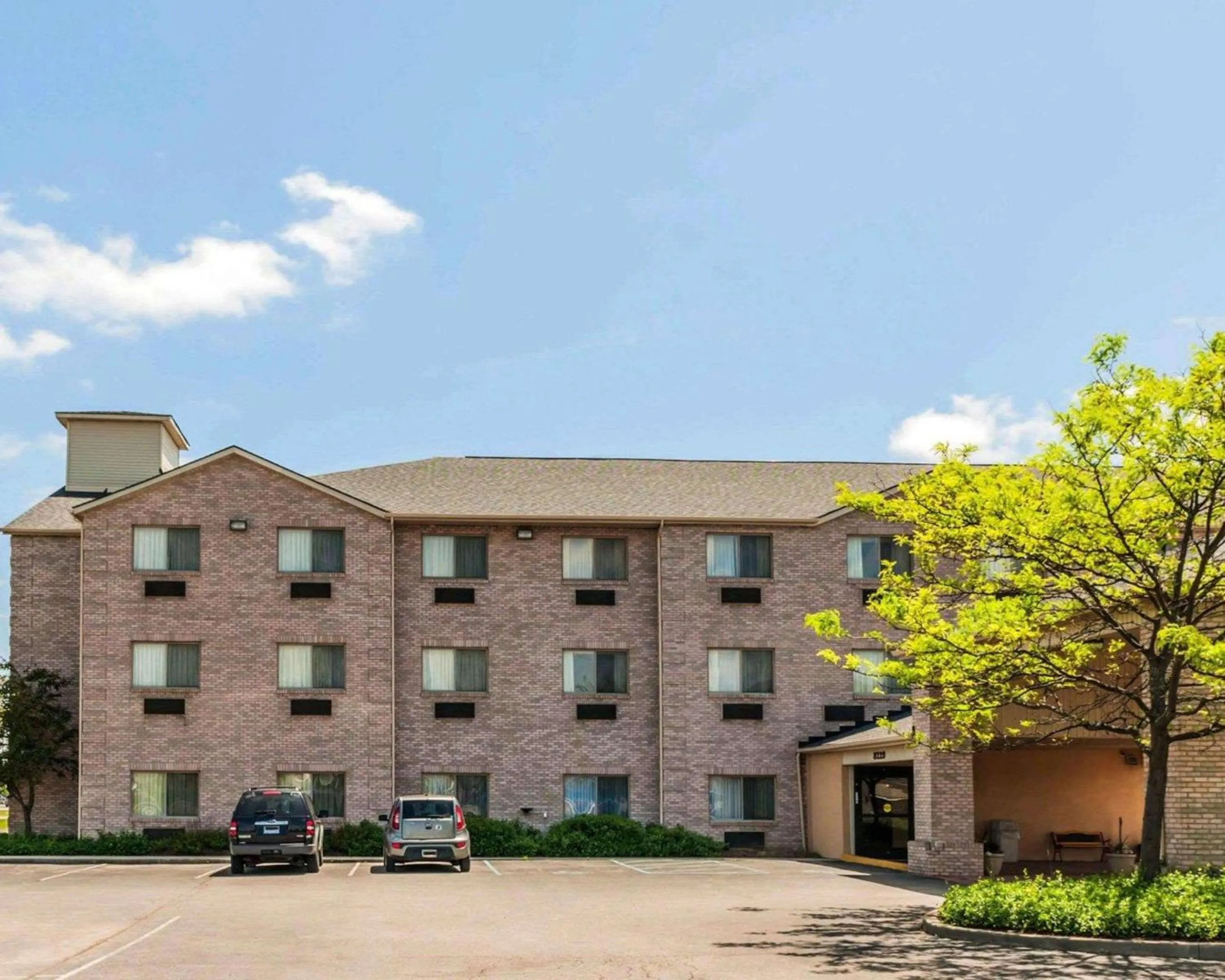 Property building in Comfort Inn Avon-Indianapolis West
