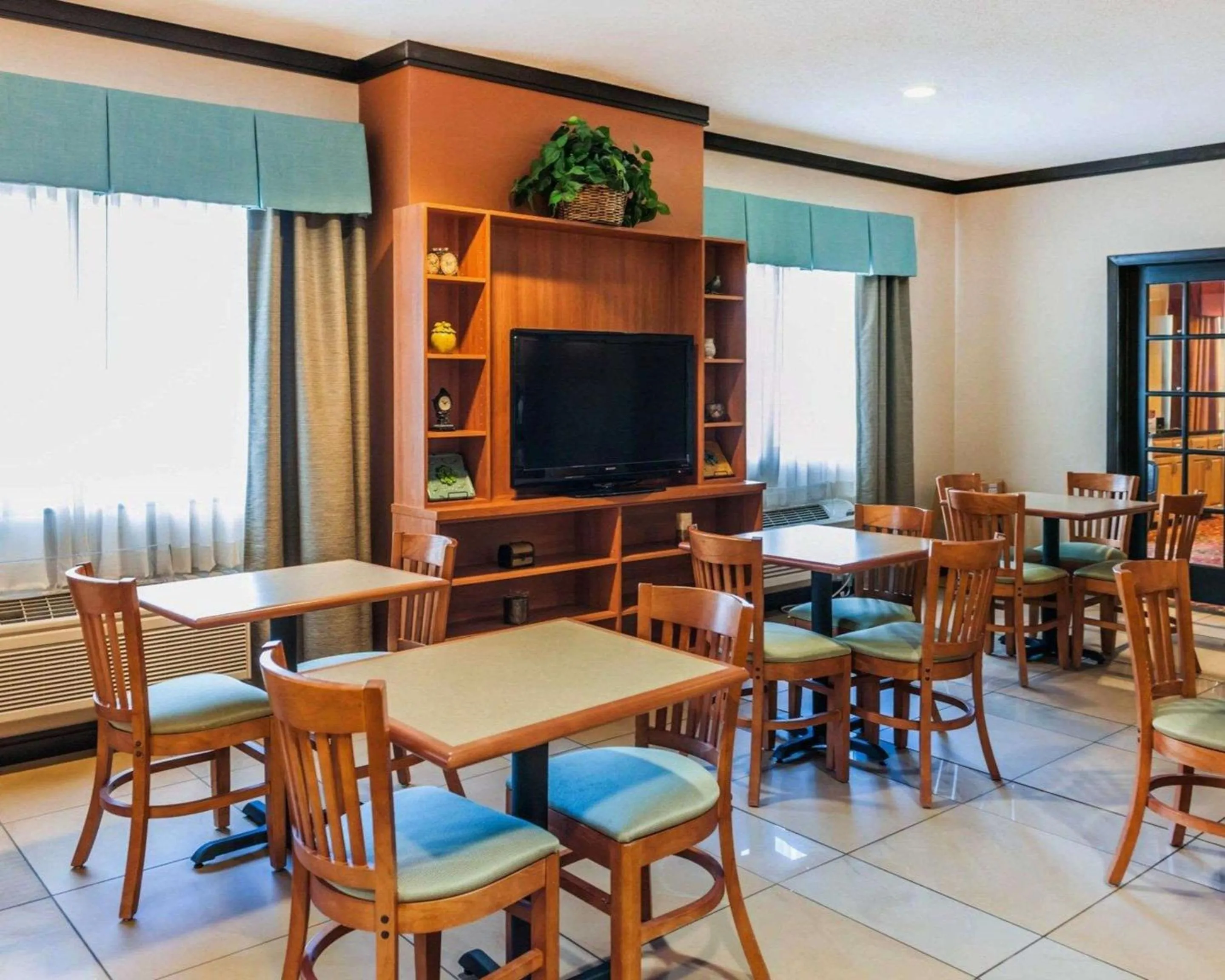 Restaurant/places to eat in Comfort Inn Avon-Indianapolis West