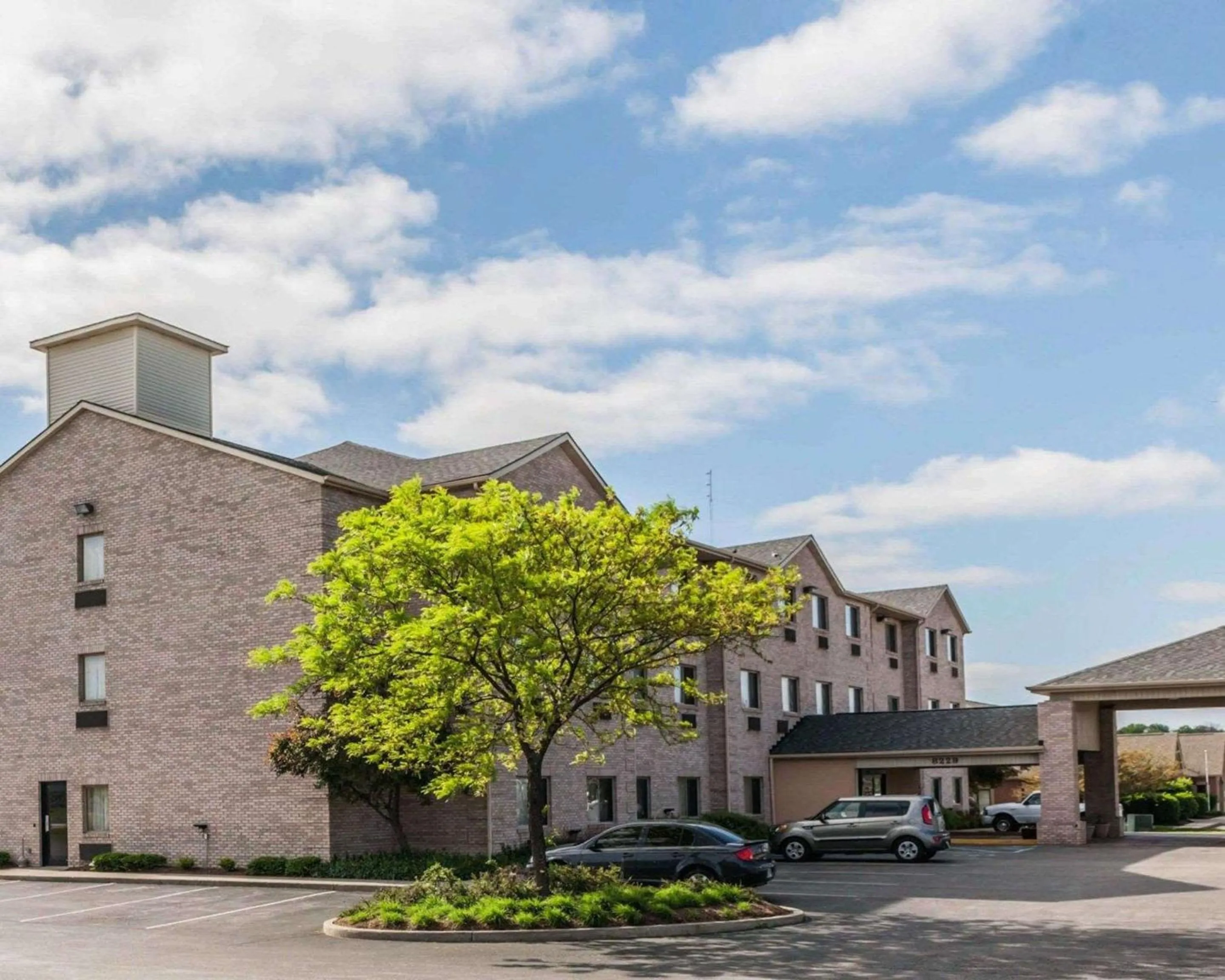 Property building in Comfort Inn Avon-Indianapolis West