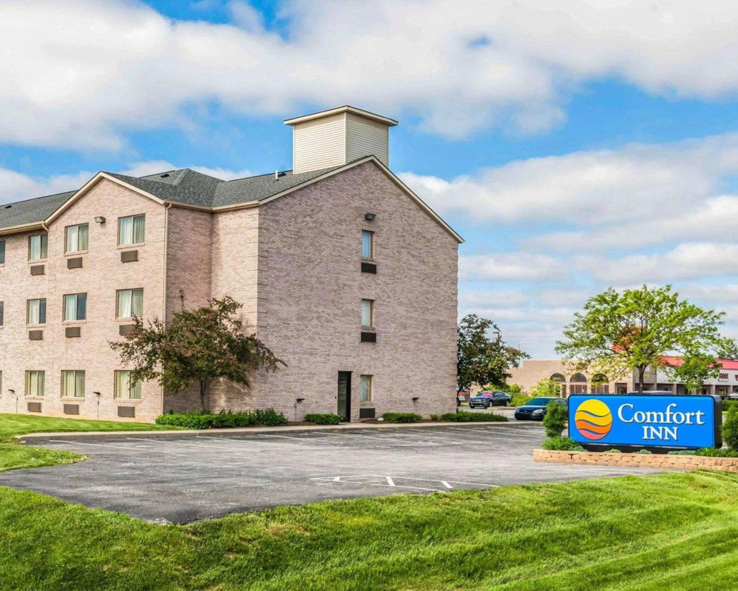 Property building in Comfort Inn Avon-Indianapolis West