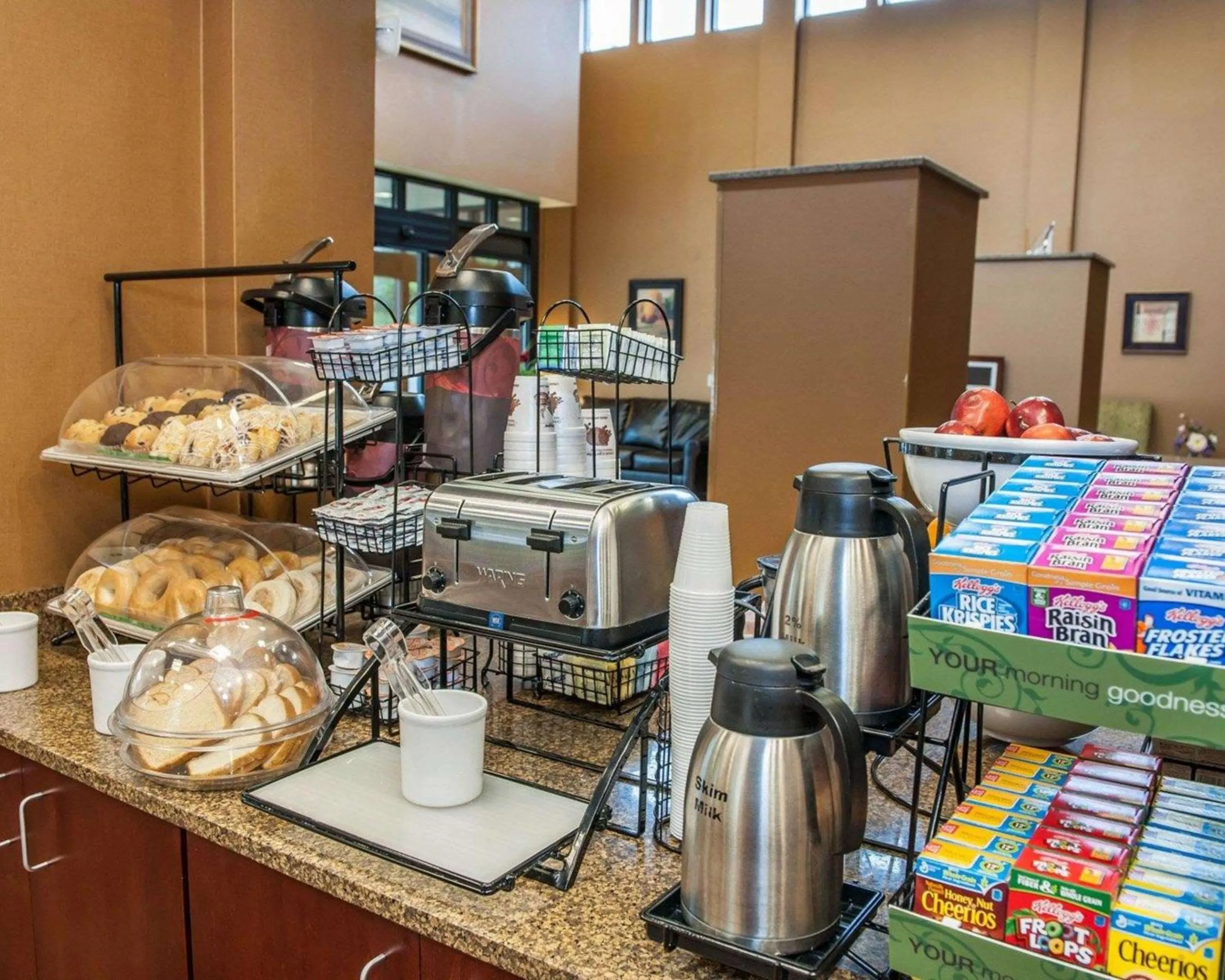 Breakfast in Comfort Inn Bloomington near University