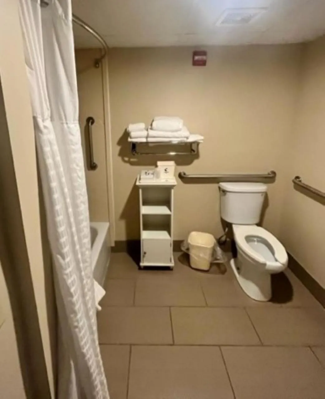 Bathroom in Comfort Inn Bloomington near University