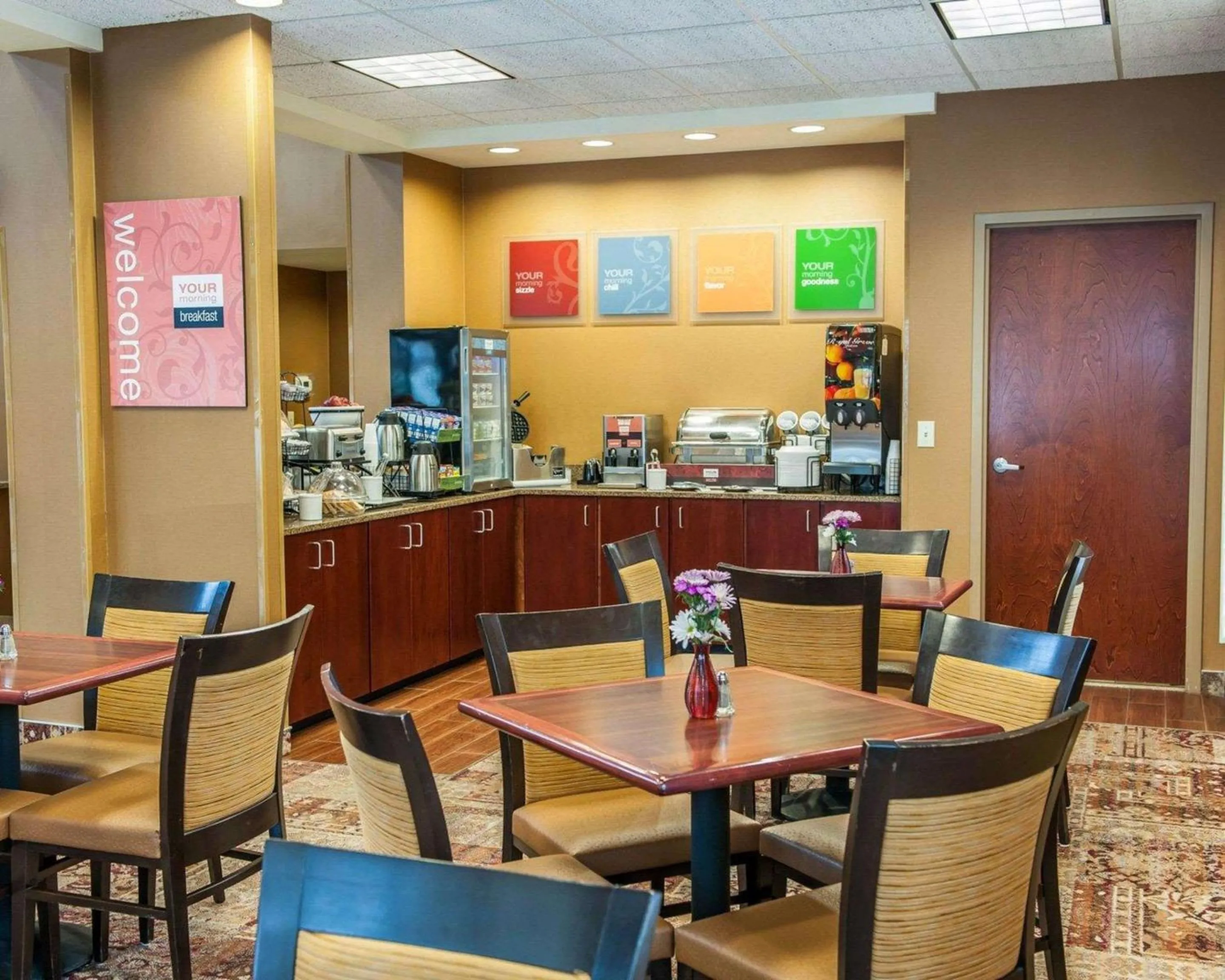 Breakfast in Comfort Inn Bloomington near University