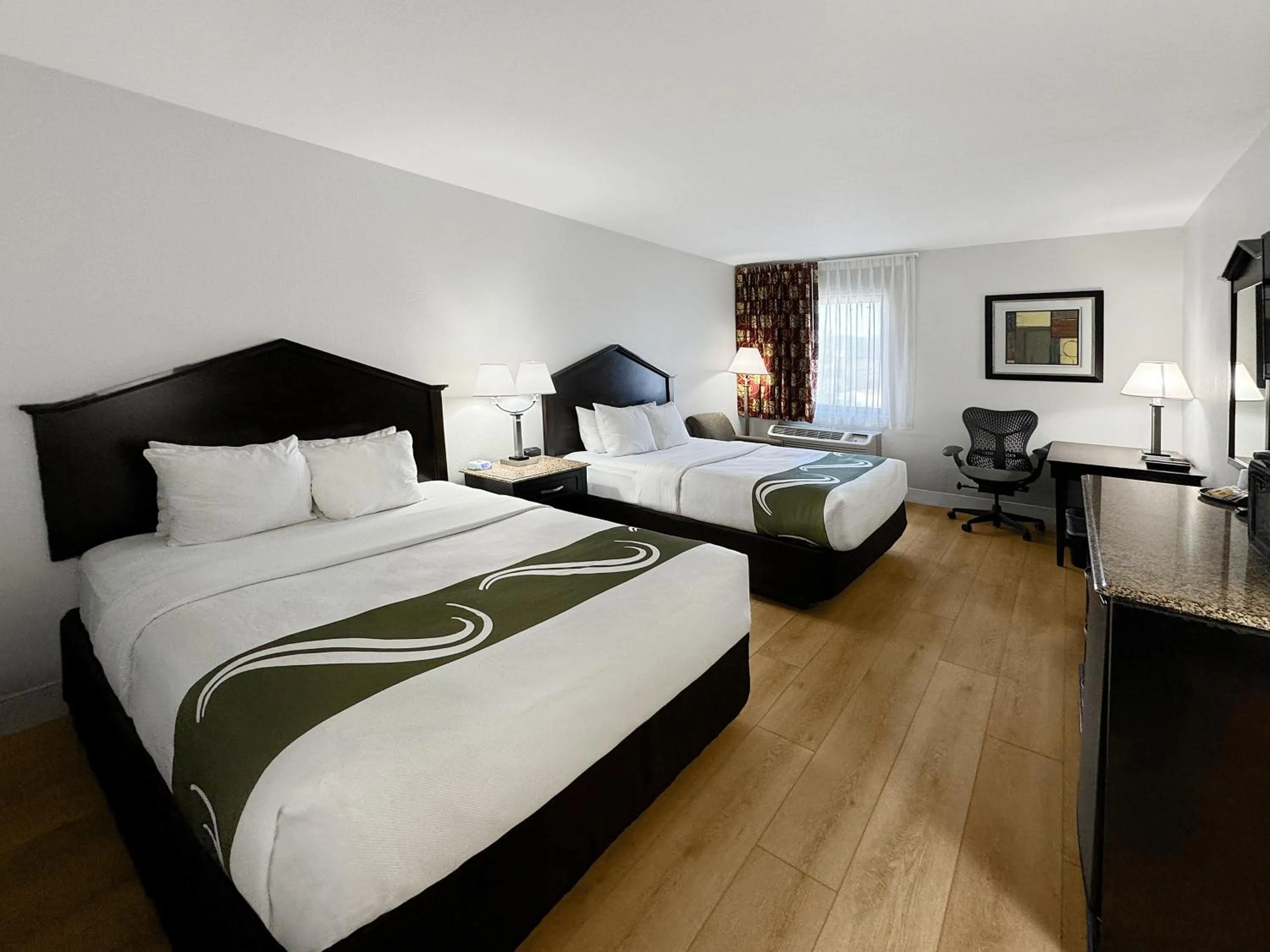 Bed in Quality Inn Fort Wayne