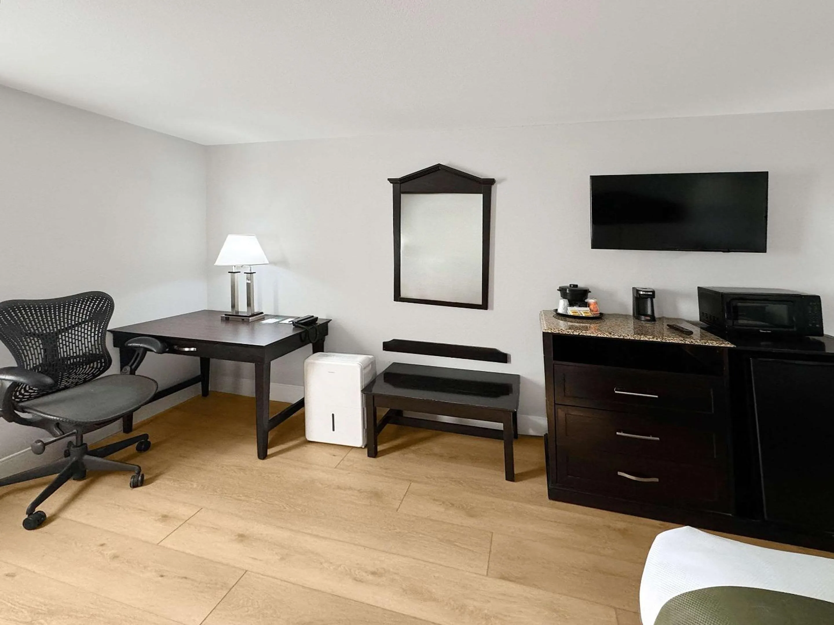 Bedroom in Quality Inn Fort Wayne