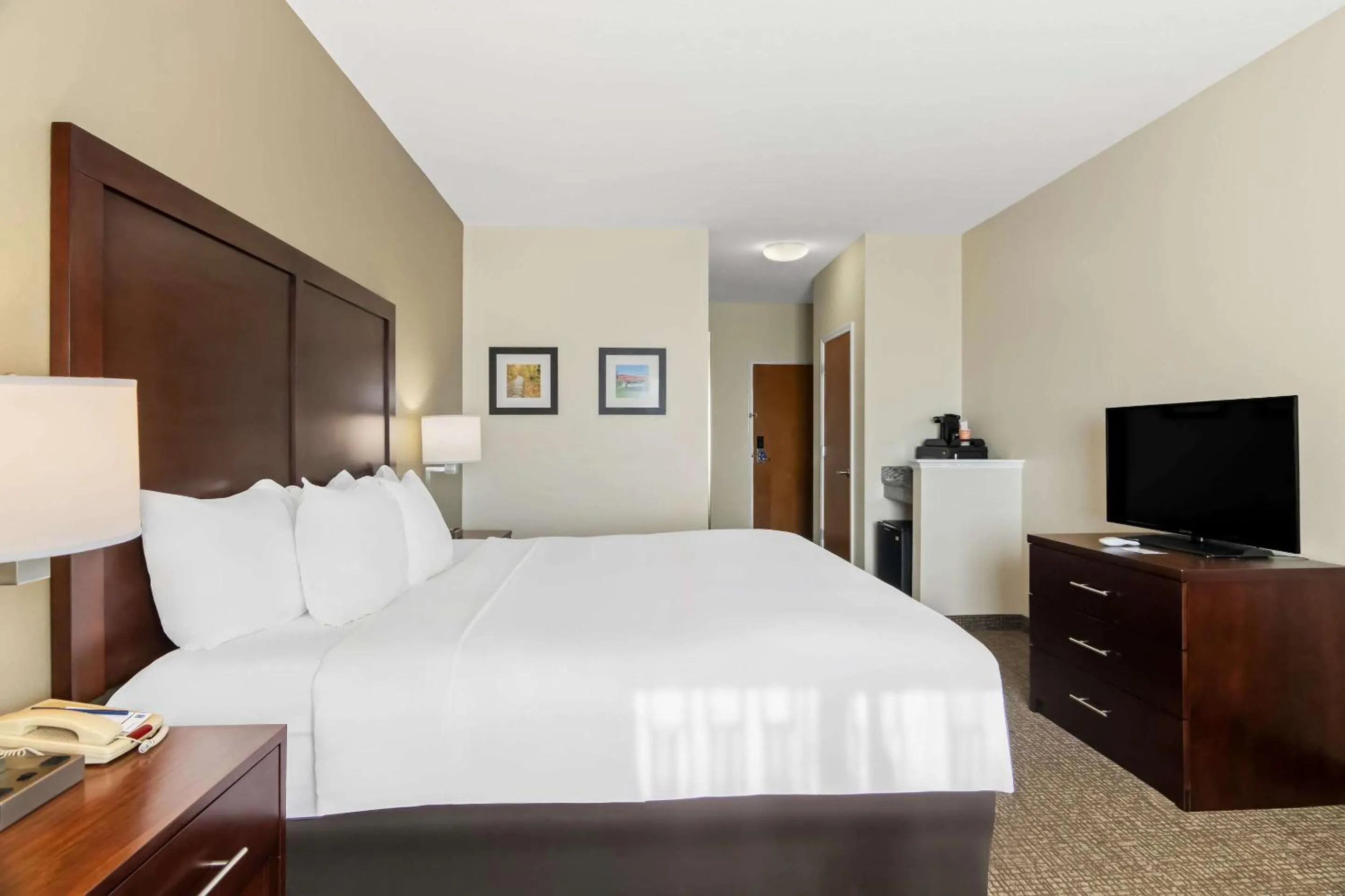 Bedroom, Bed in Comfort Inn Hebron-Lowell Area