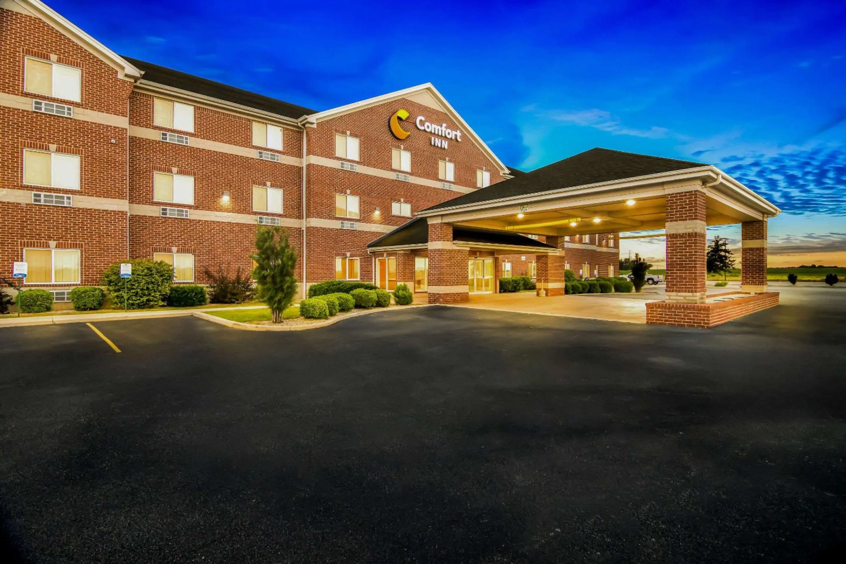 Property building in Comfort Inn Hebron-Lowell Area