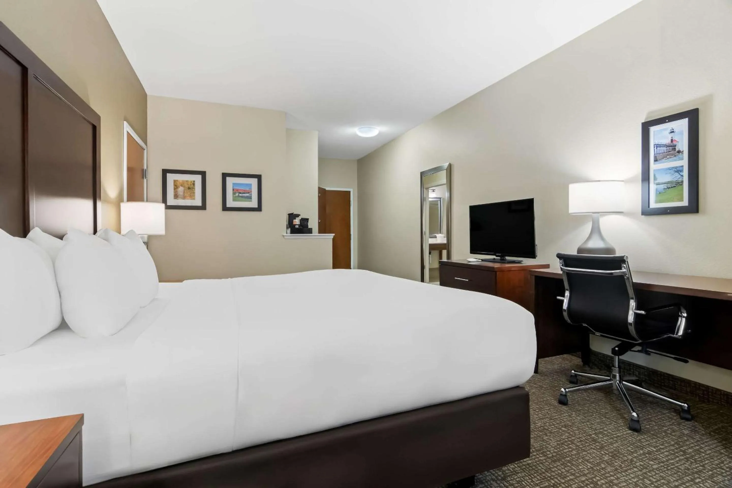 Bedroom, Bed in Comfort Inn Hebron-Lowell Area