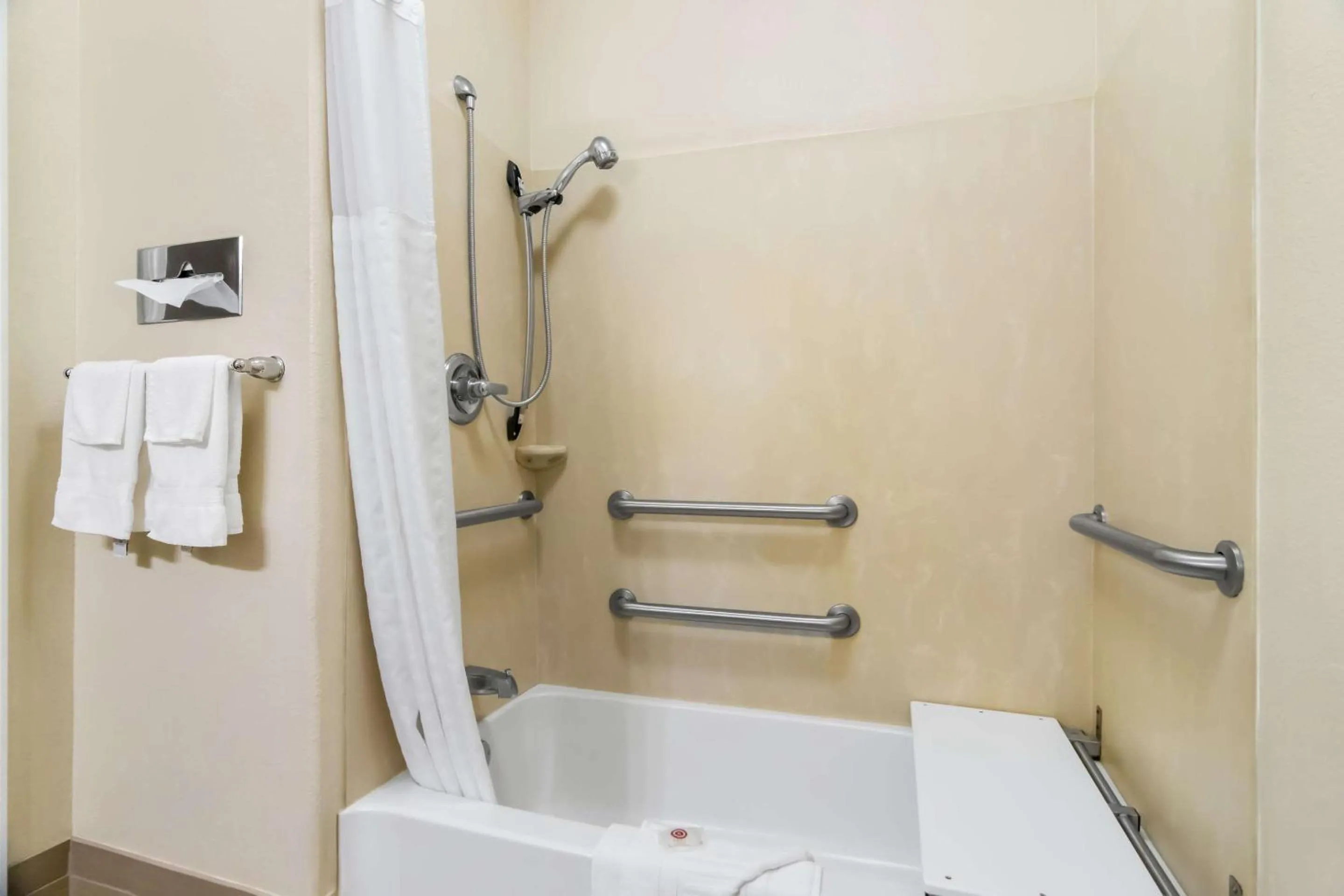 Bedroom in Comfort Inn Hebron-Lowell Area