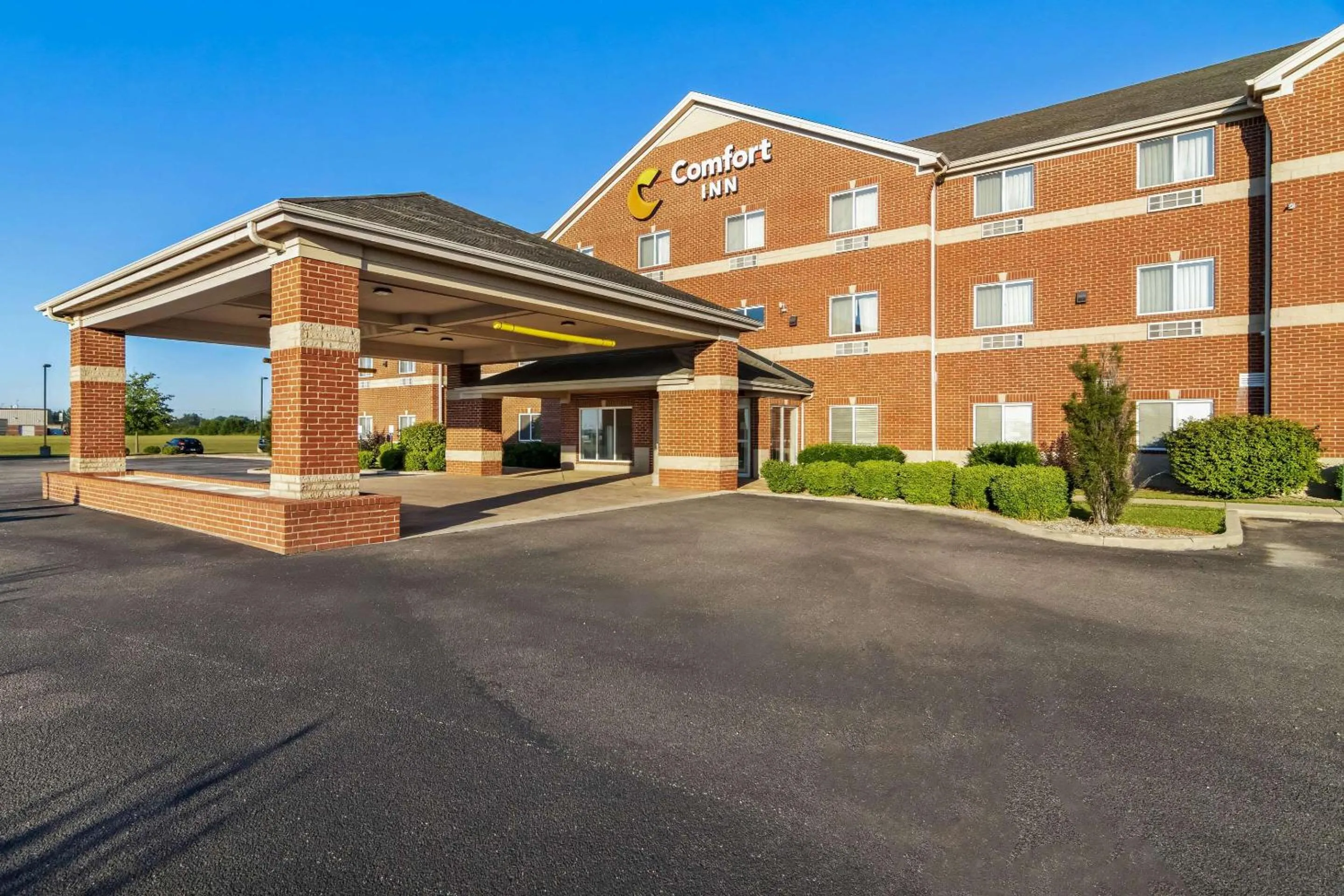 Property building in Comfort Inn Hebron-Lowell Area