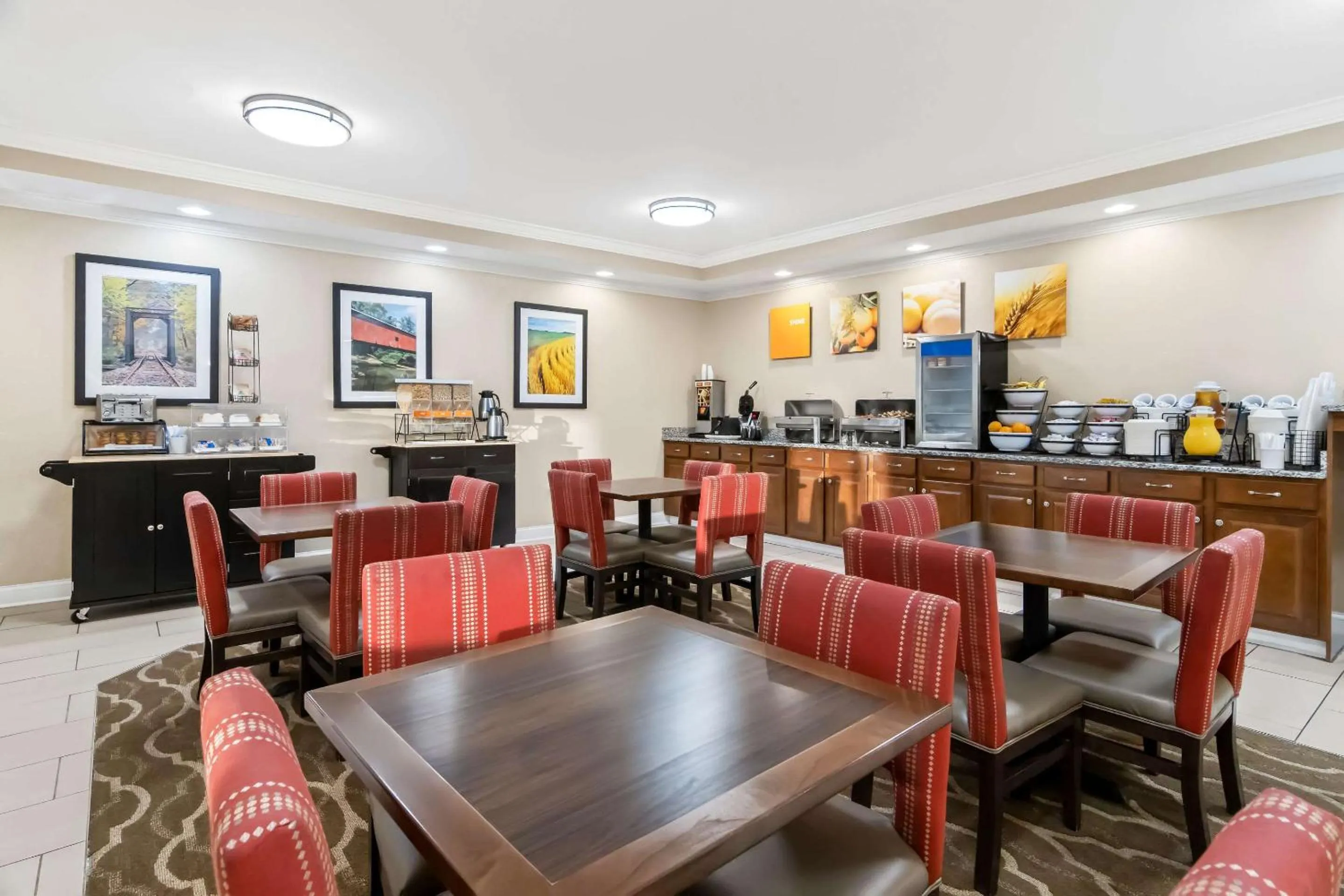 Breakfast in Comfort Inn Hebron-Lowell Area