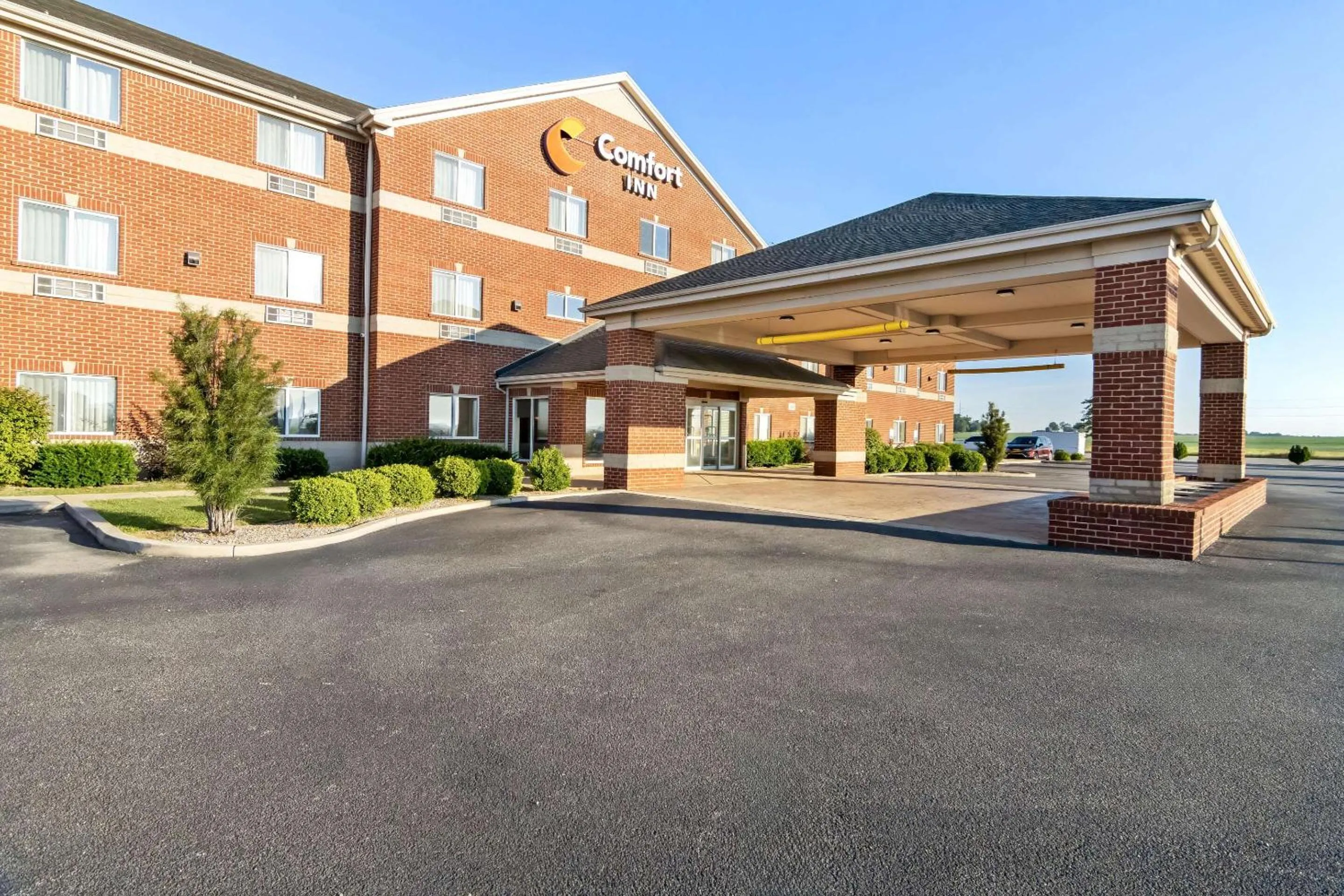Property building in Comfort Inn Hebron-Lowell Area