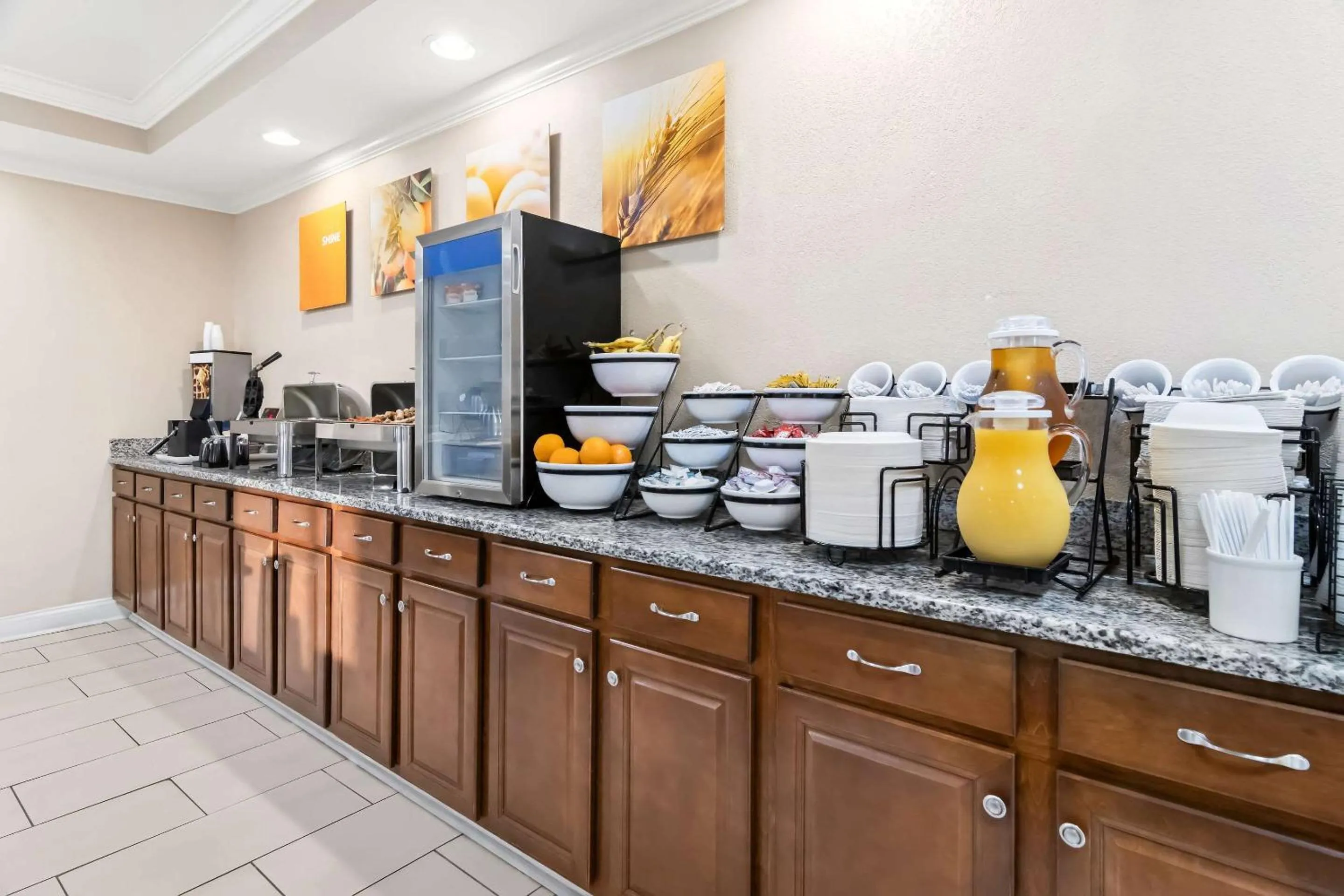 Breakfast in Comfort Inn Hebron-Lowell Area