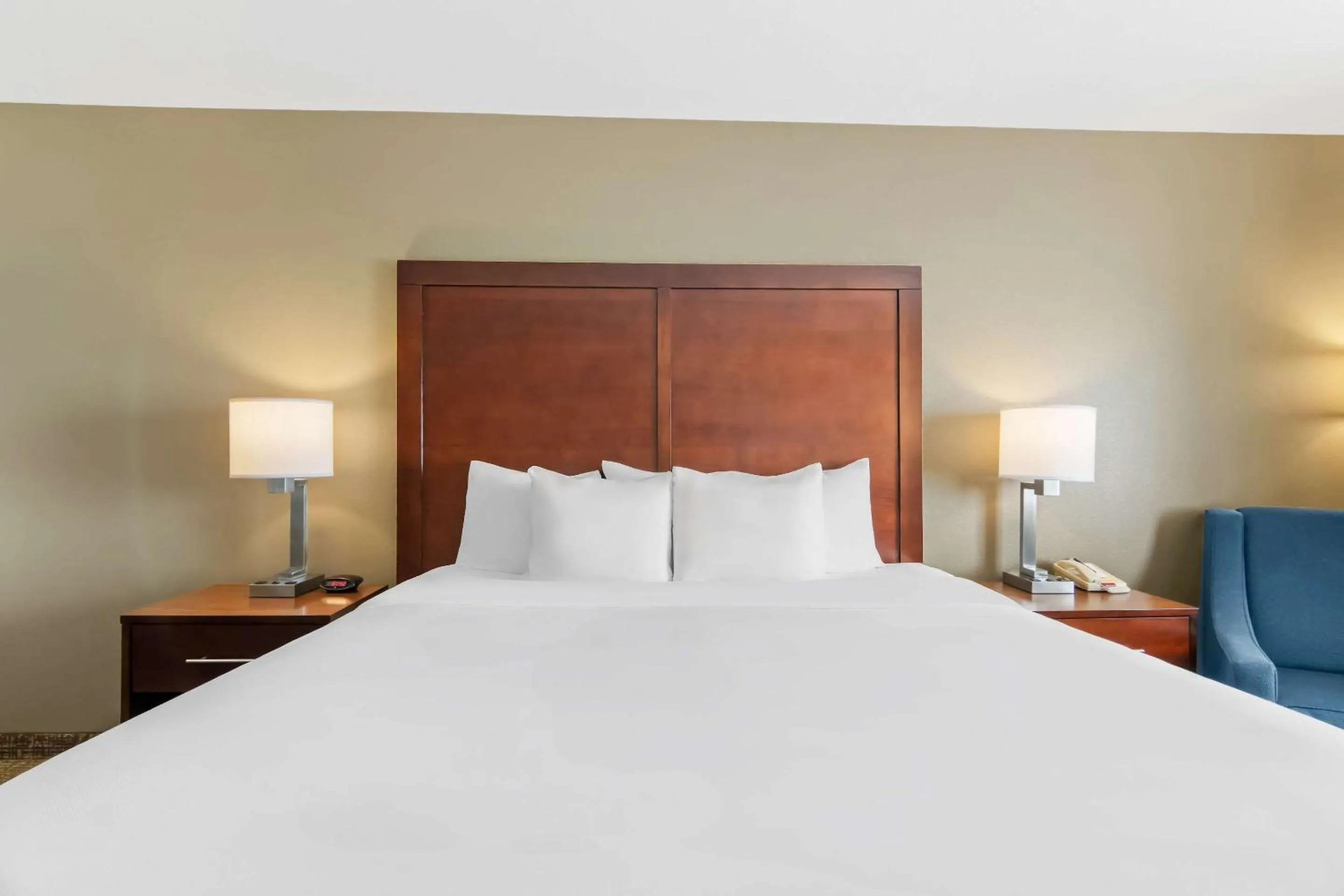 Bedroom, Bed in Comfort Inn Hebron-Lowell Area