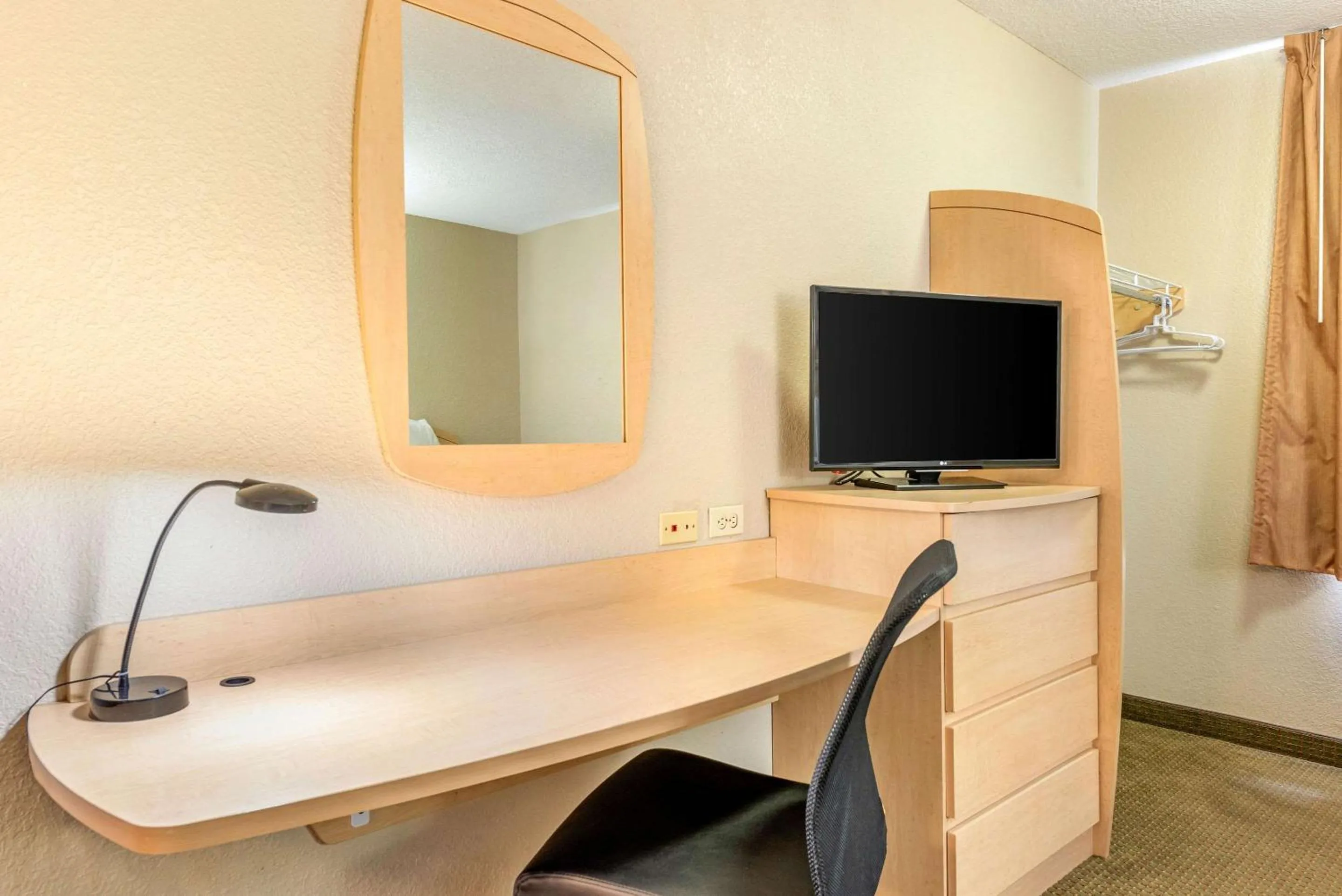 Bedroom in Birch Hill Suites - South Bend