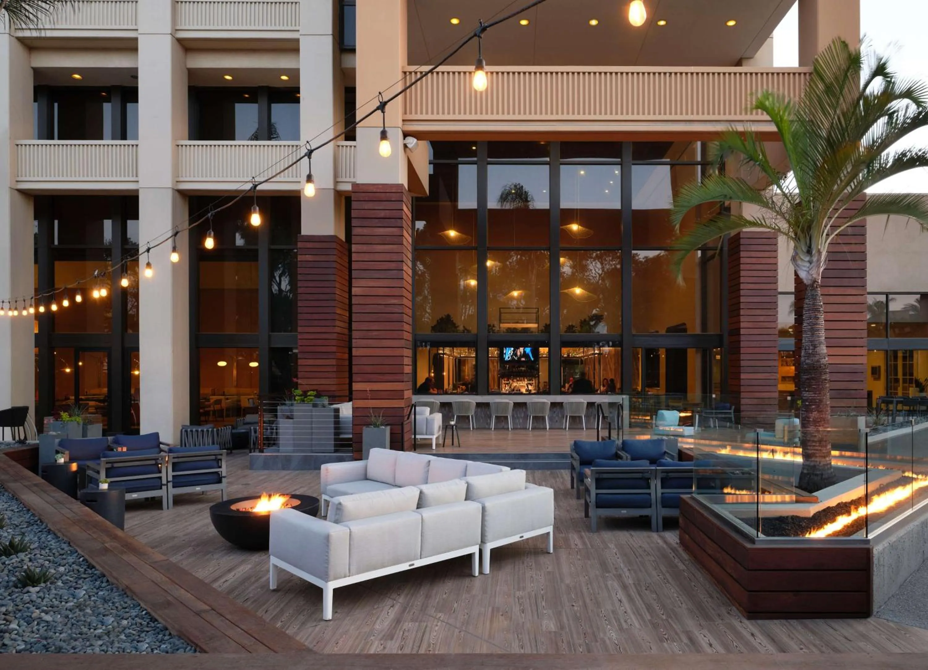 Patio in Hotel Fera Anaheim, a DoubleTree by Hilton Hotel
