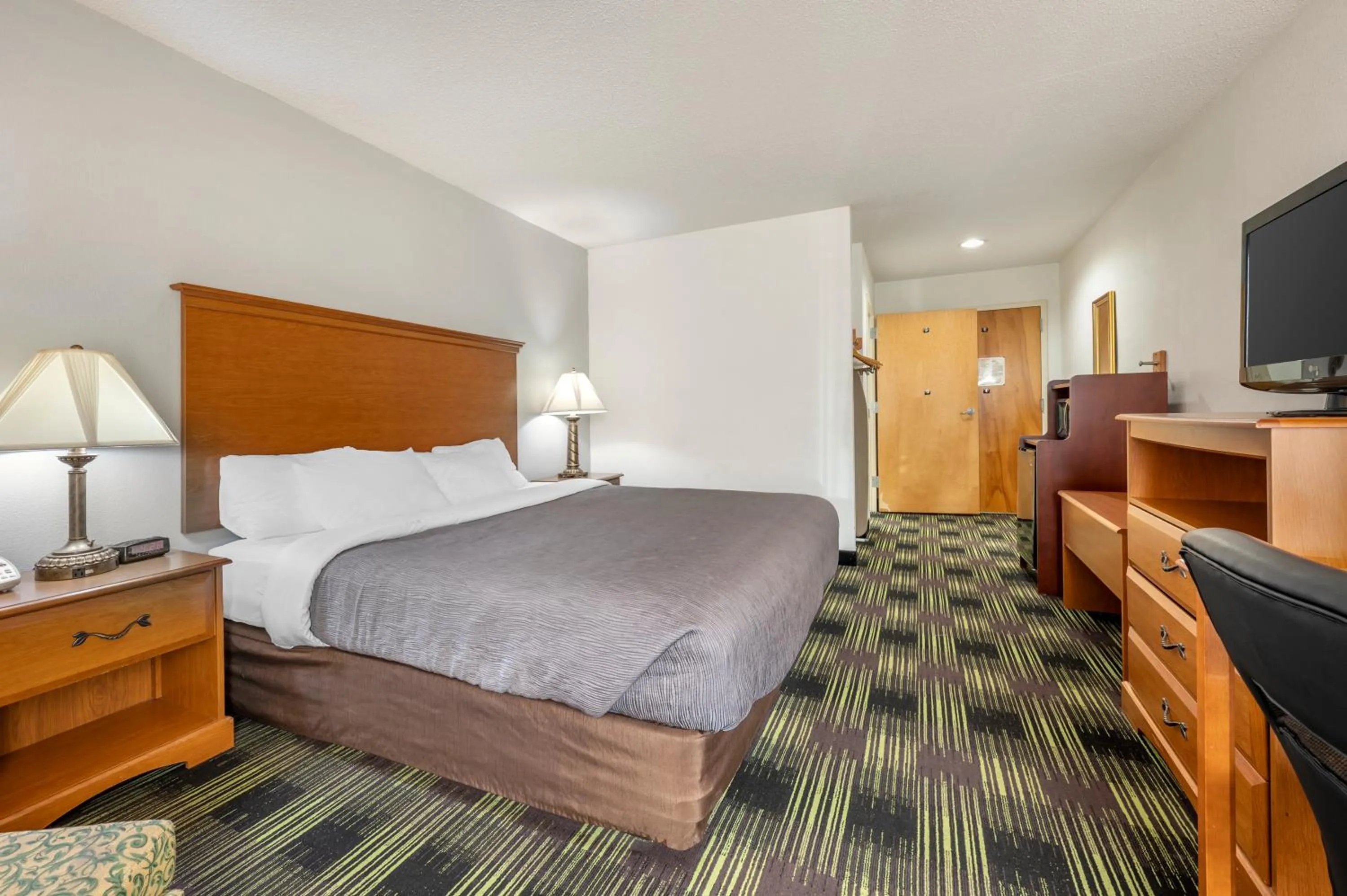 Bed in Quality Inn & Suites Near Amish Country