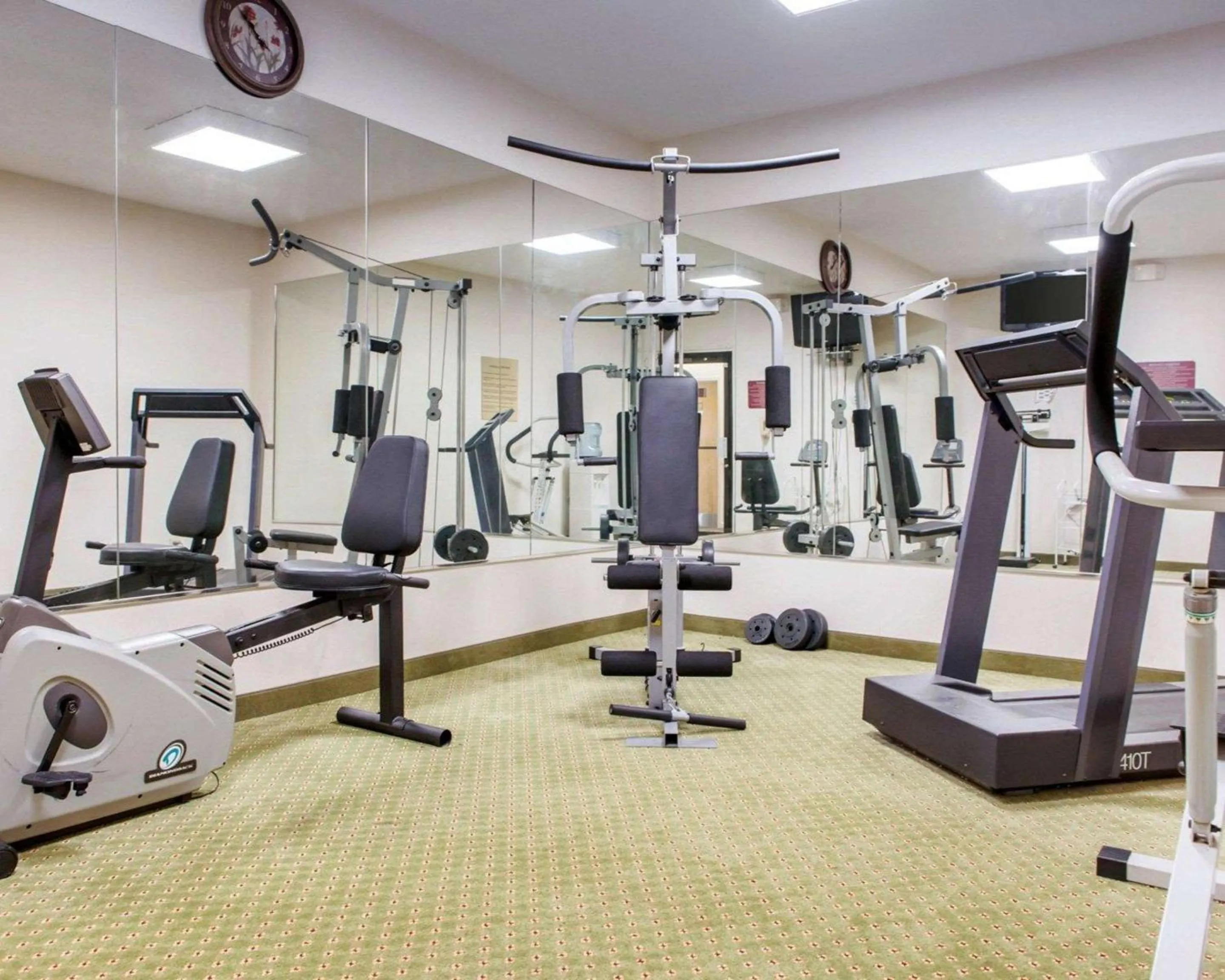 Fitness centre/facilities in Quality Inn & Suites Near Amish Country