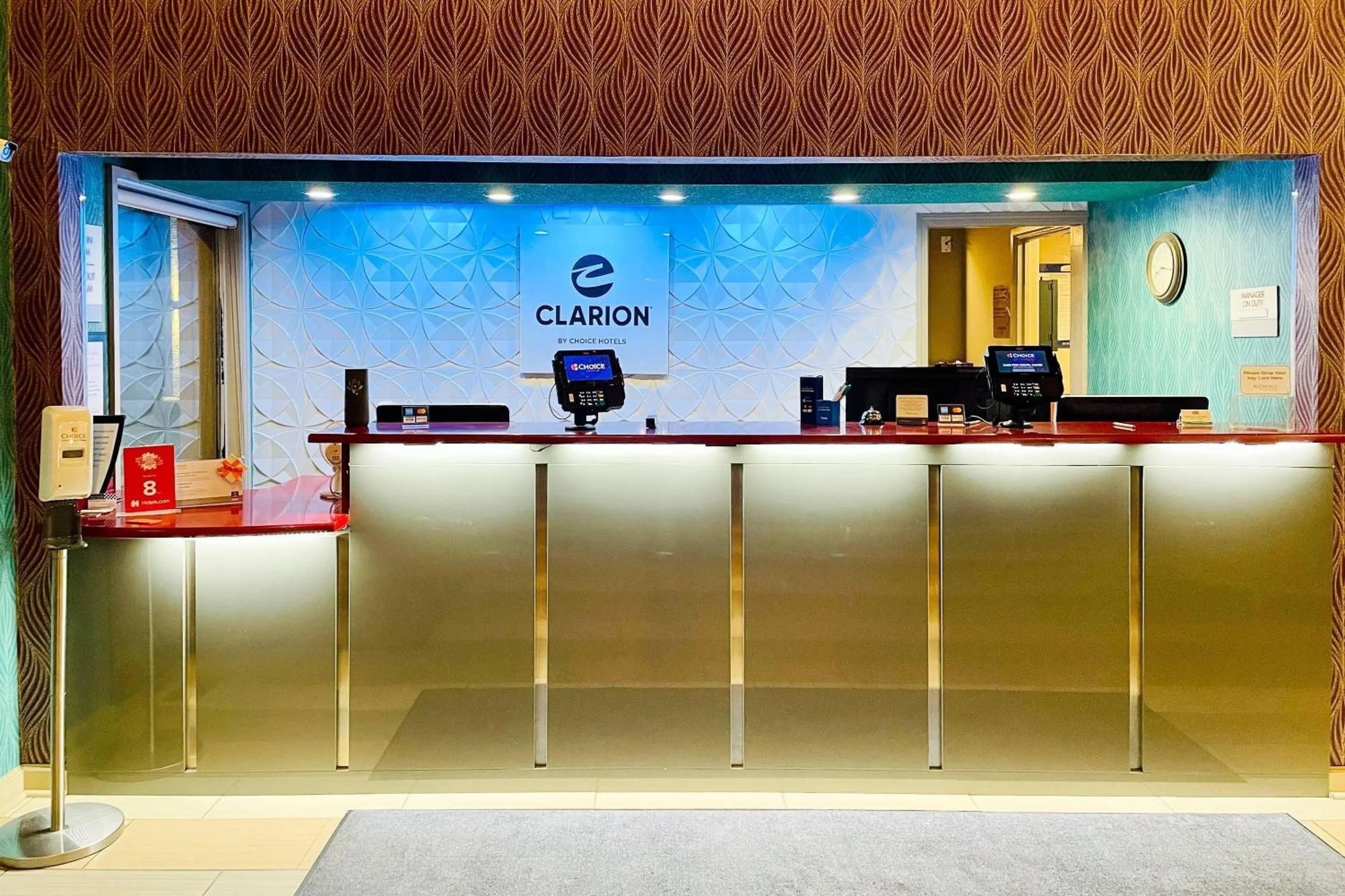 Lobby or reception in Clarion Inn & Suites Evansville Eastland Area