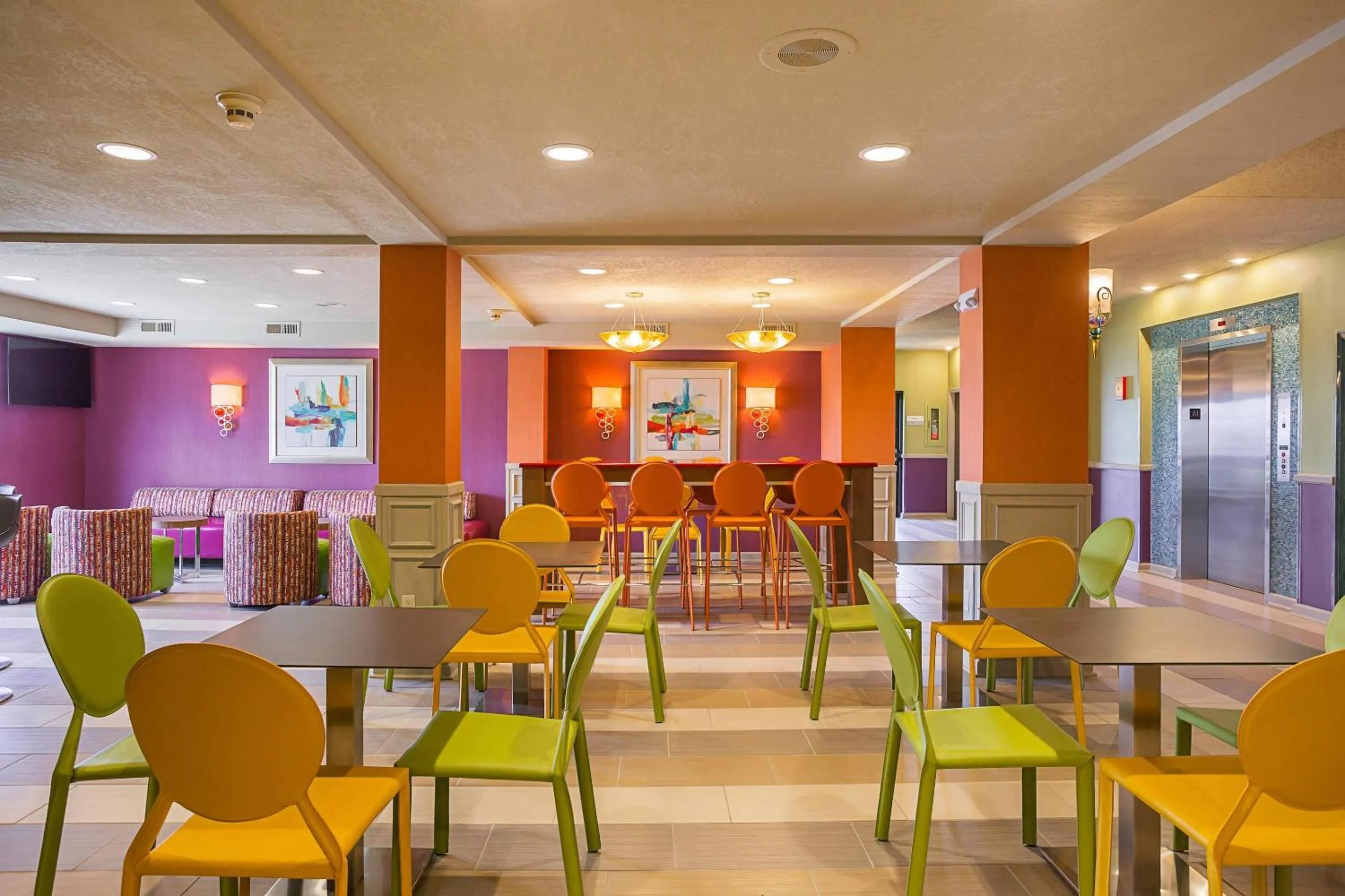 Restaurant/places to eat in Clarion Inn & Suites Evansville Eastland Area