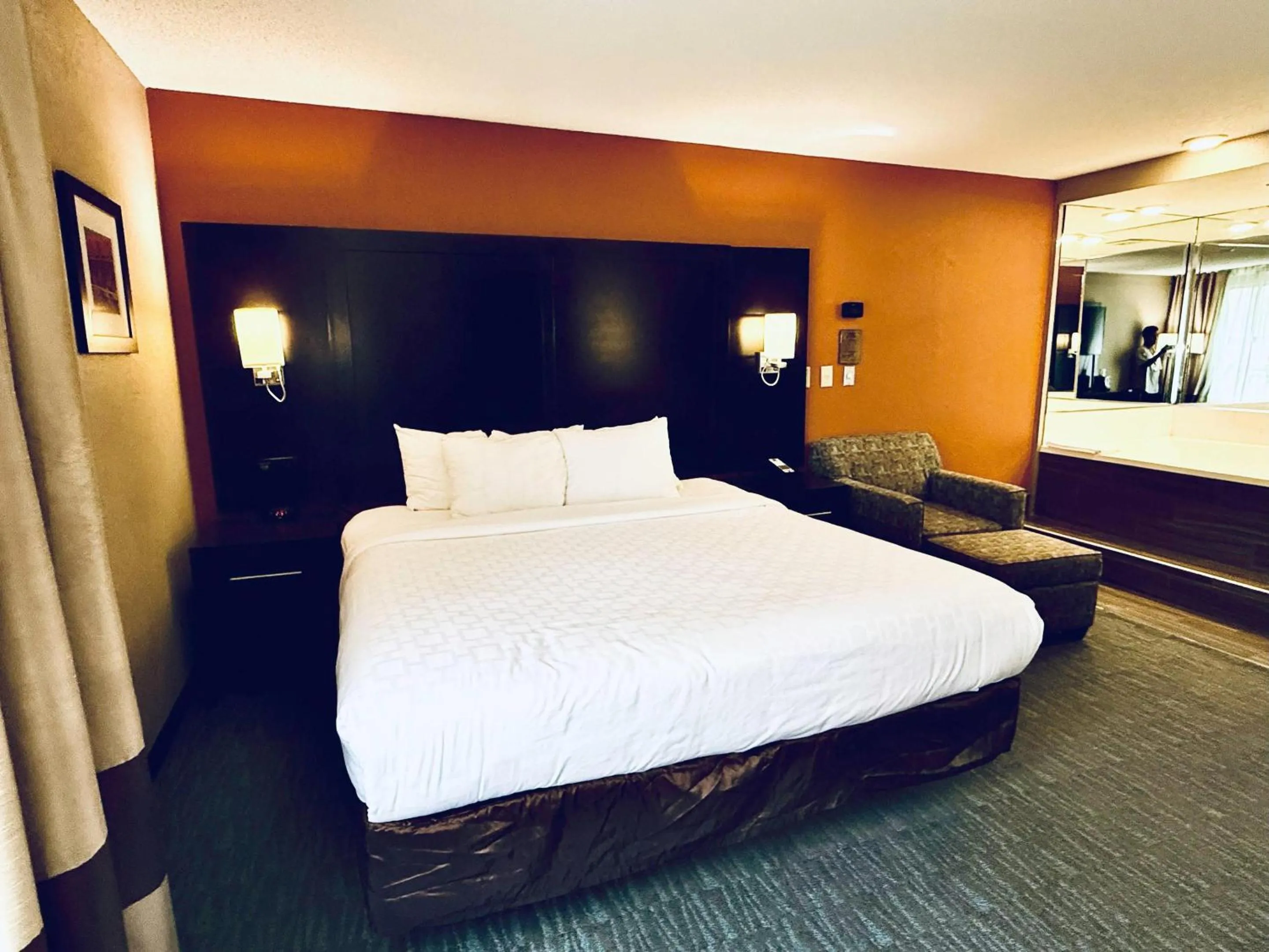 Bedroom, Bed in Clarion Inn & Suites Evansville Eastland Area