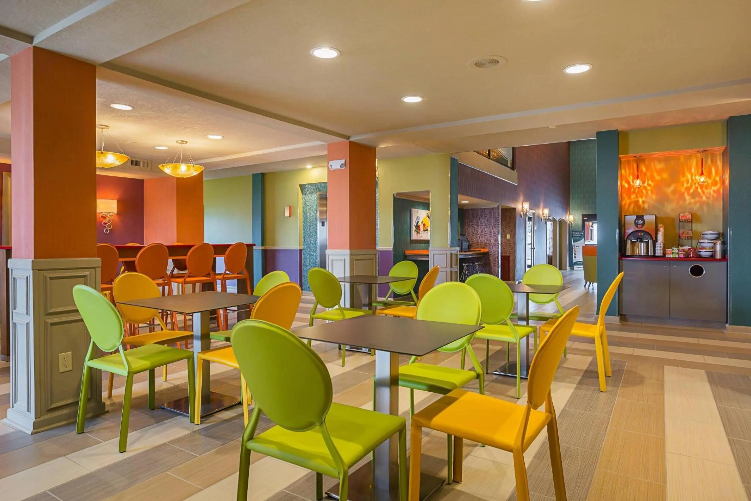 Restaurant/places to eat in Clarion Inn & Suites Evansville Eastland Area