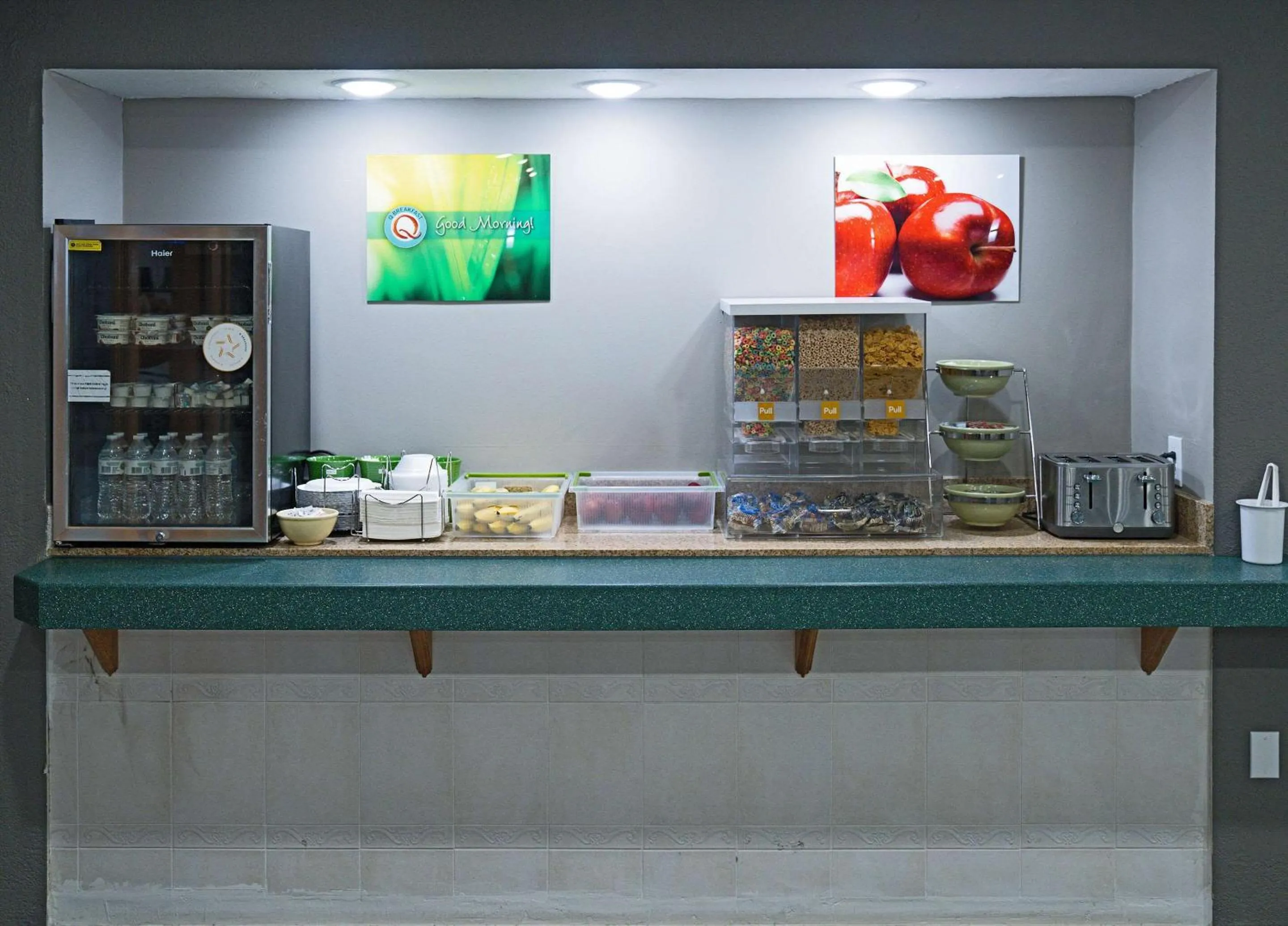 Breakfast in Quality Inn Seymour I-65