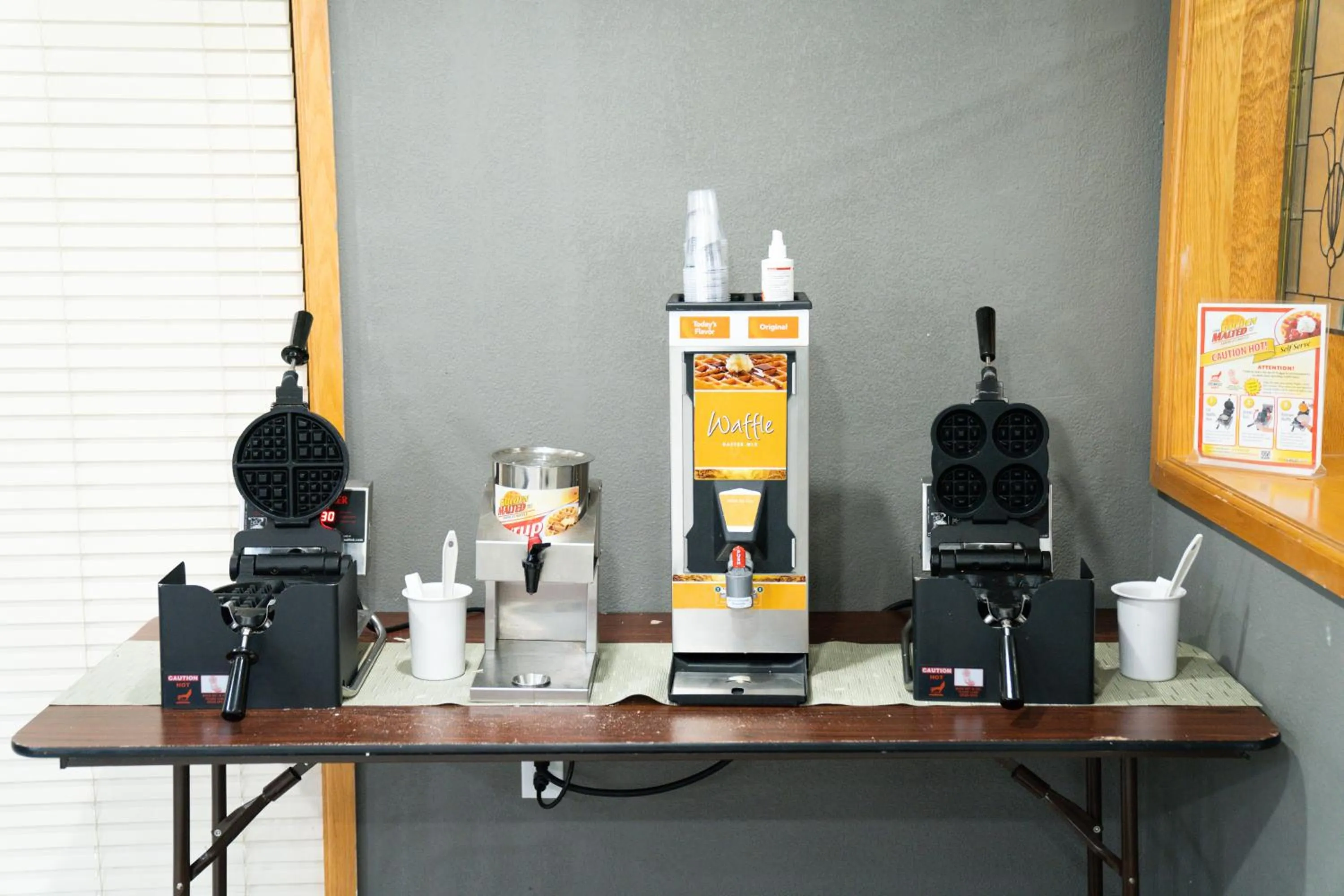 Breakfast in Quality Inn Seymour I-65