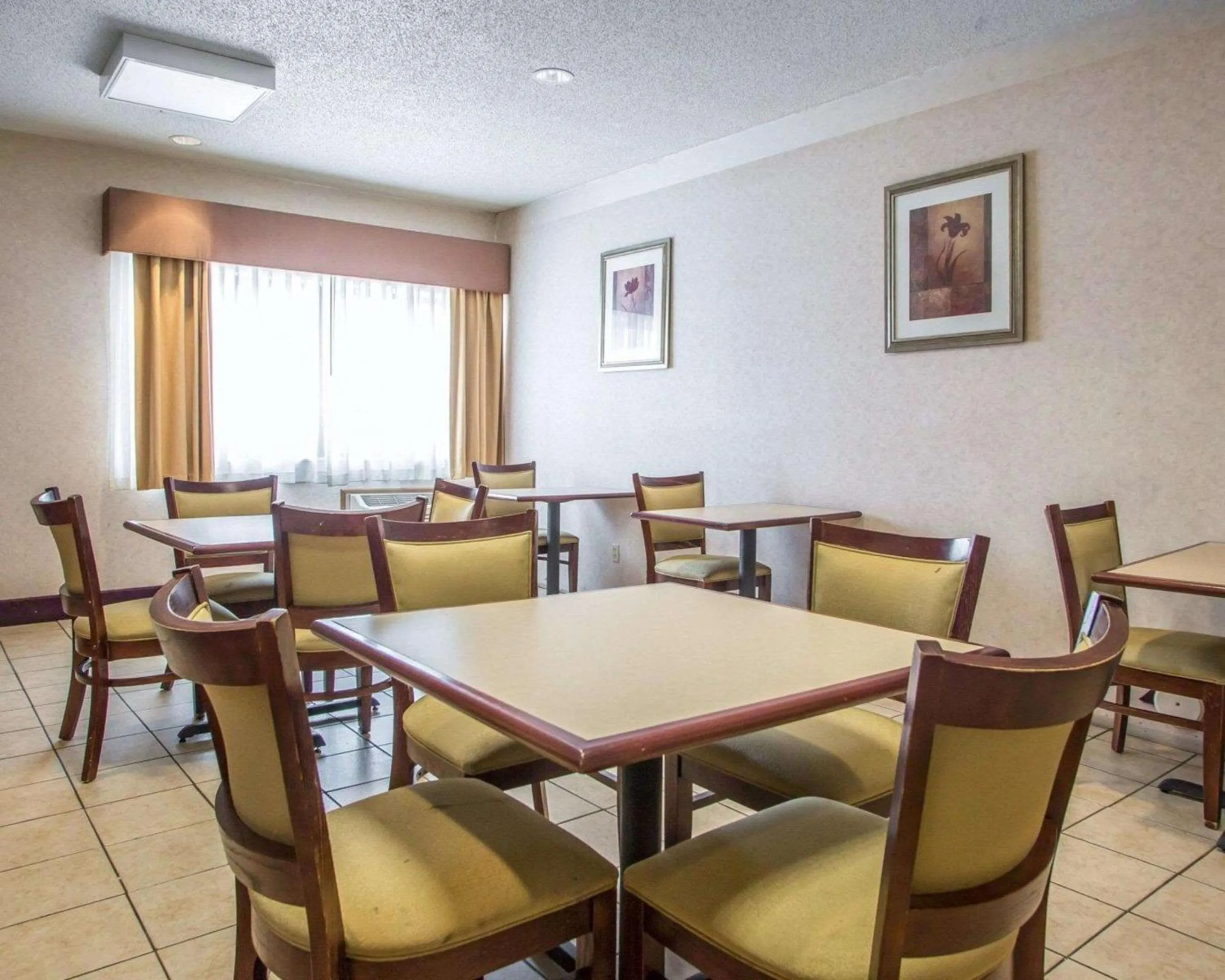 Restaurant/places to eat in Quality Inn Merrillville
