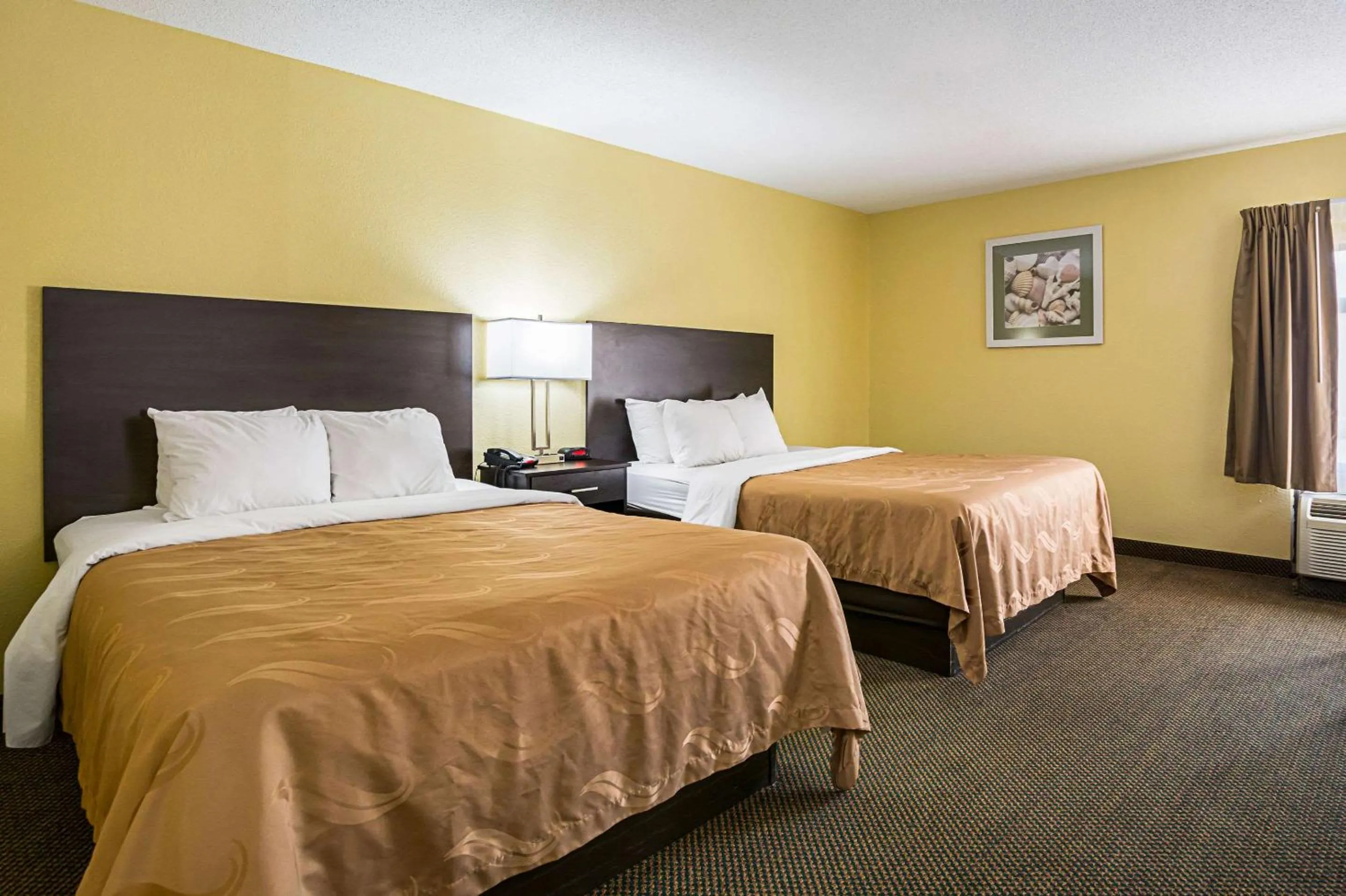 Photo of the whole room, Bed in Quality Inn & Suites Greensburg I-74