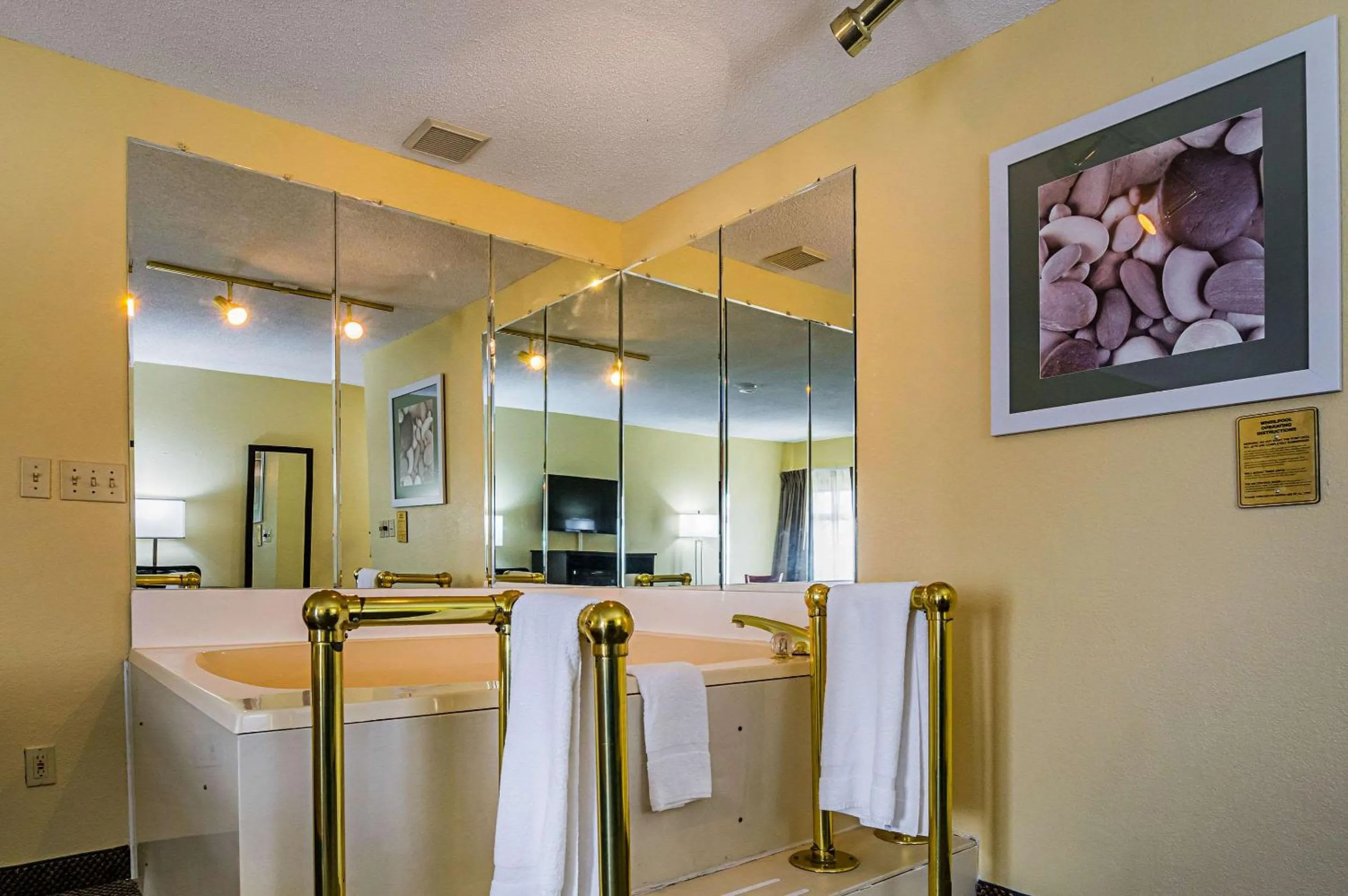 Photo of the whole room in Quality Inn & Suites Greensburg I-74