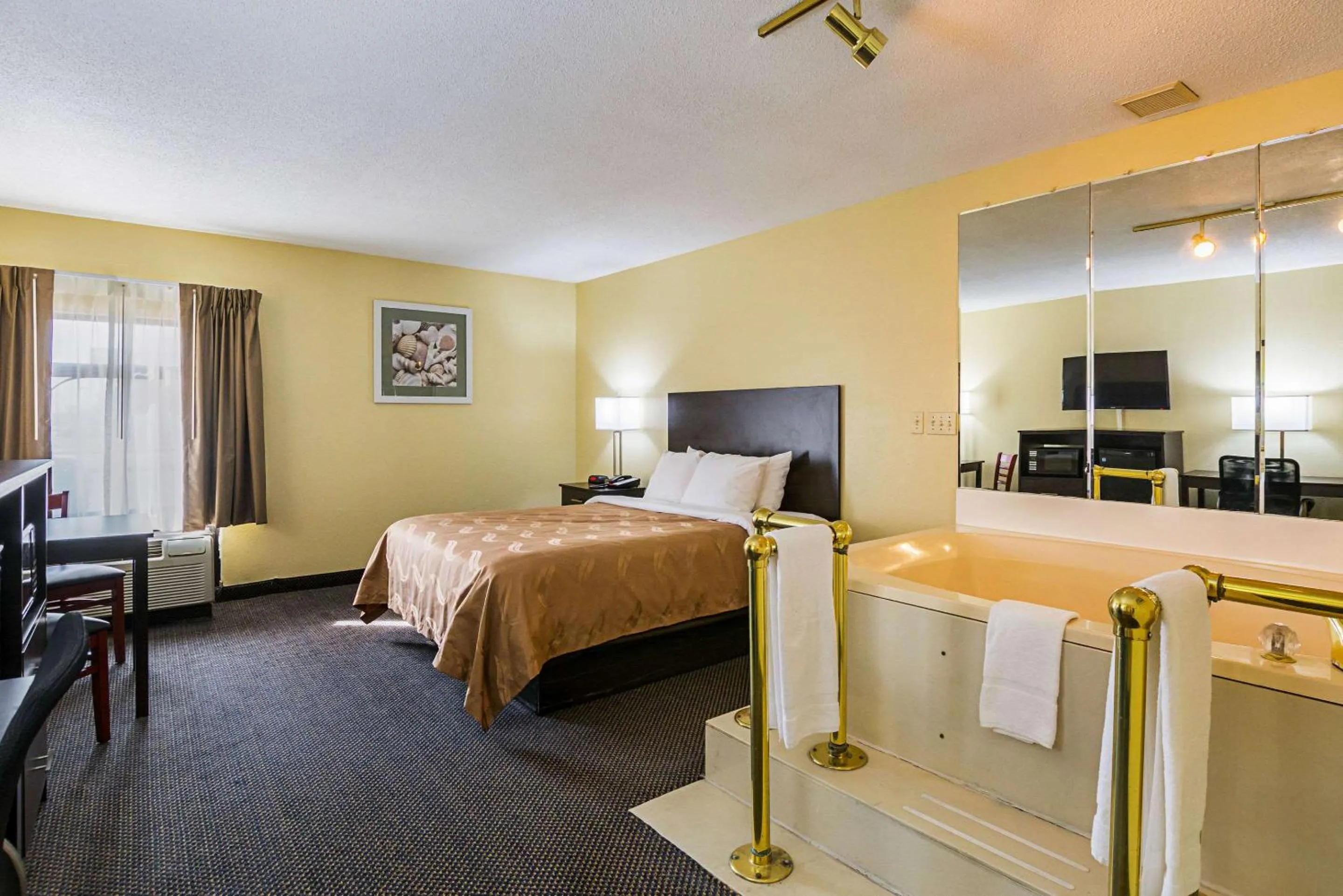 Photo of the whole room, Bed in Quality Inn & Suites Greensburg I-74
