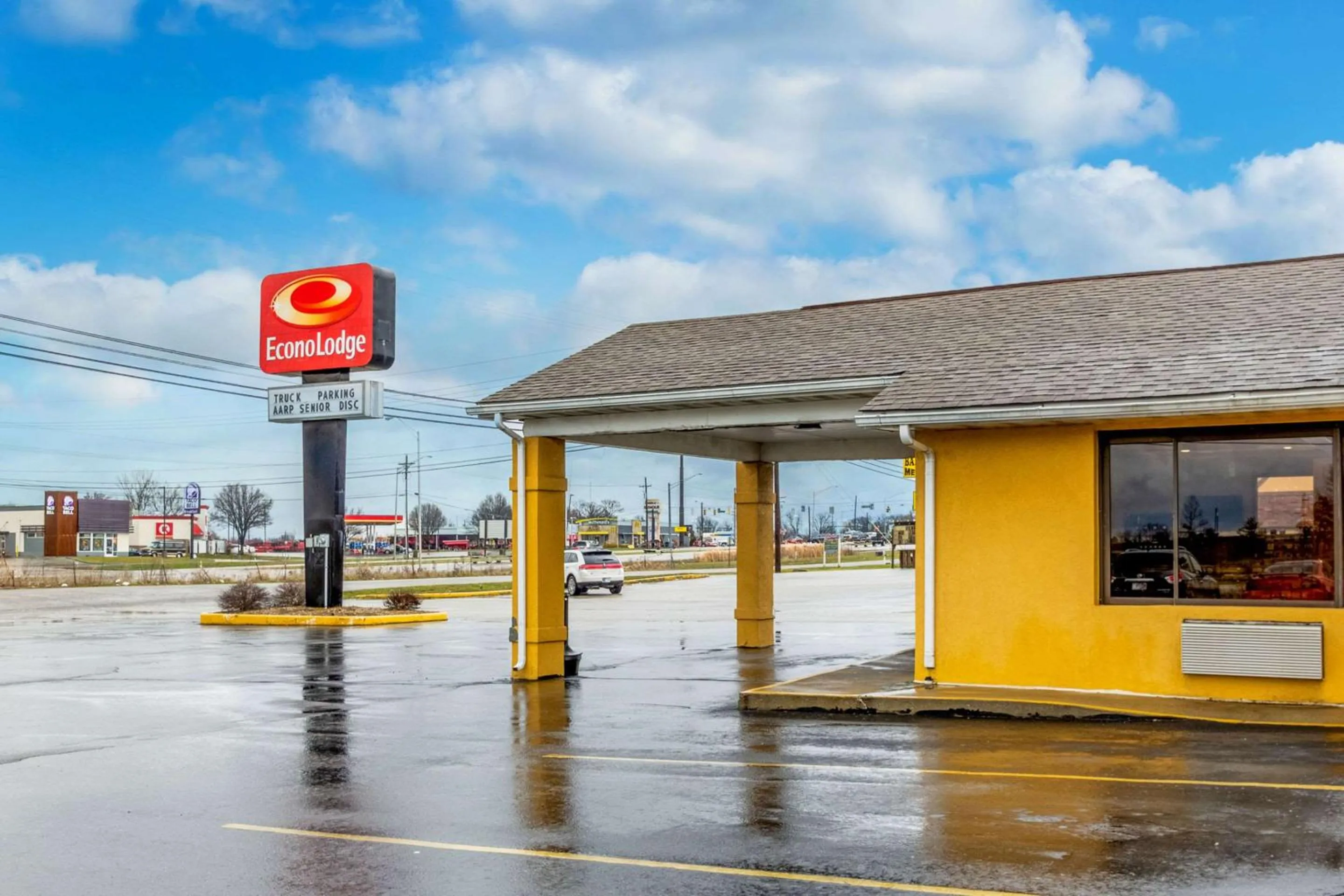 Property building in Econo Lodge Seymour