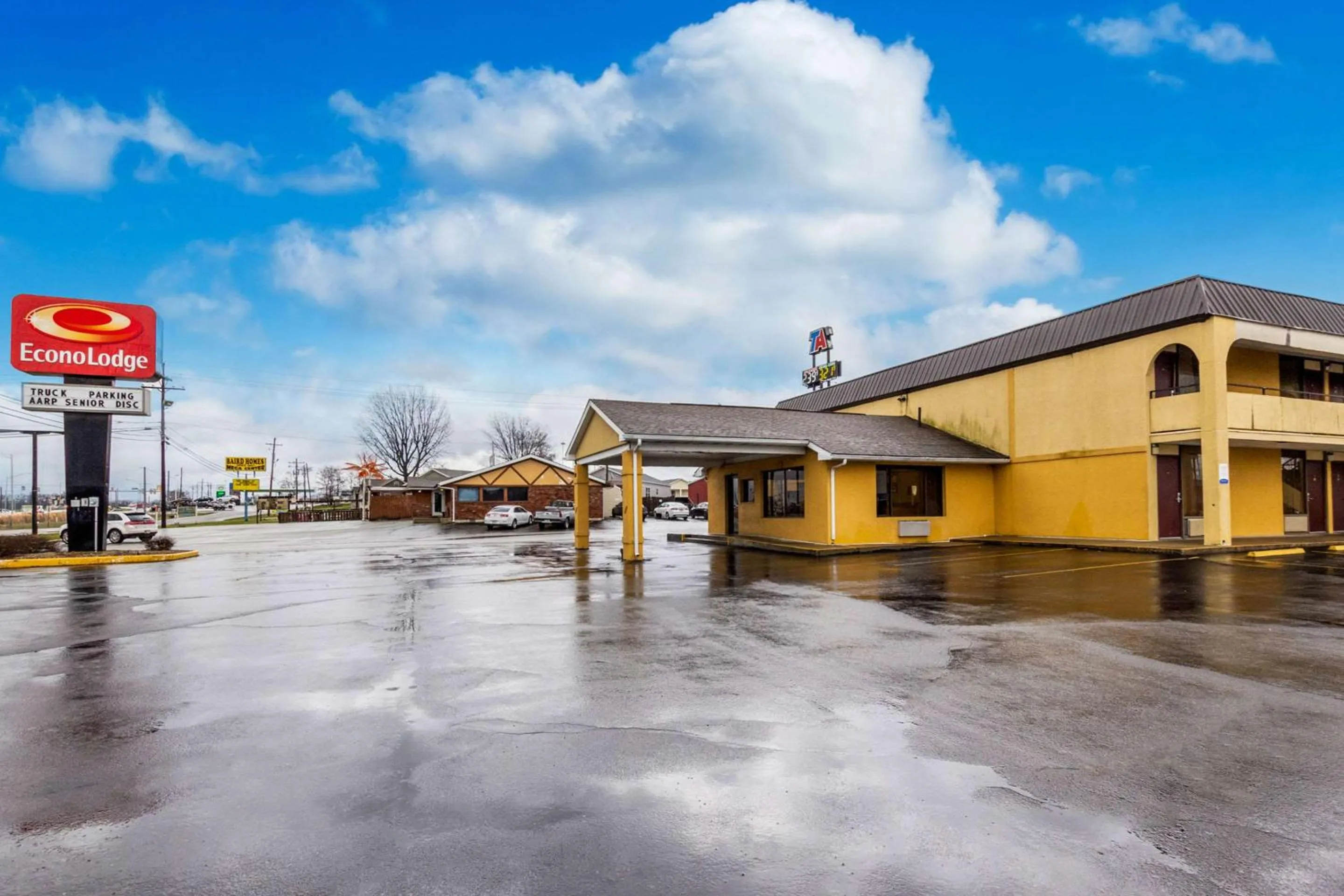 Property building in Econo Lodge Seymour