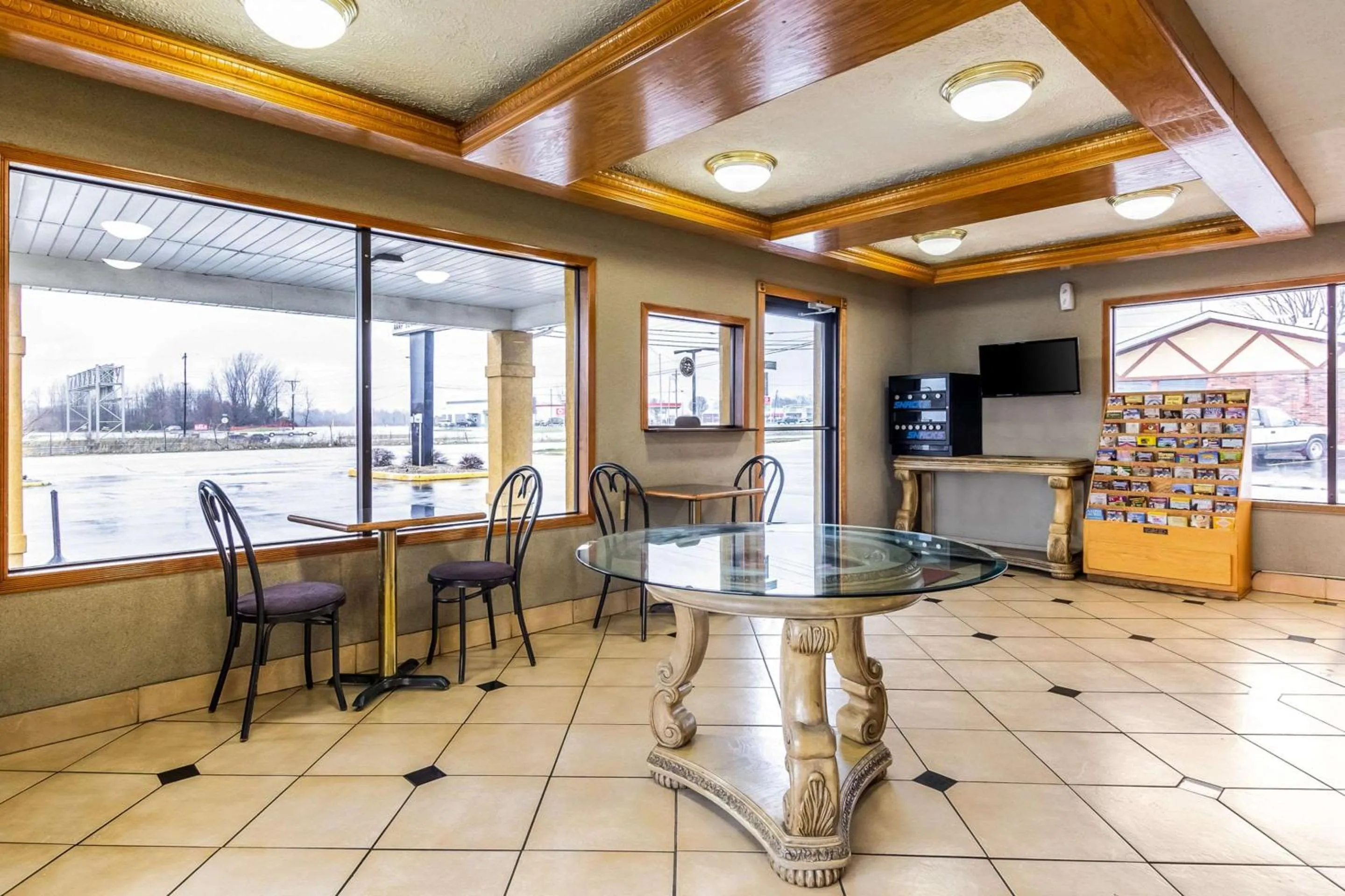 Restaurant/places to eat in Econo Lodge Seymour