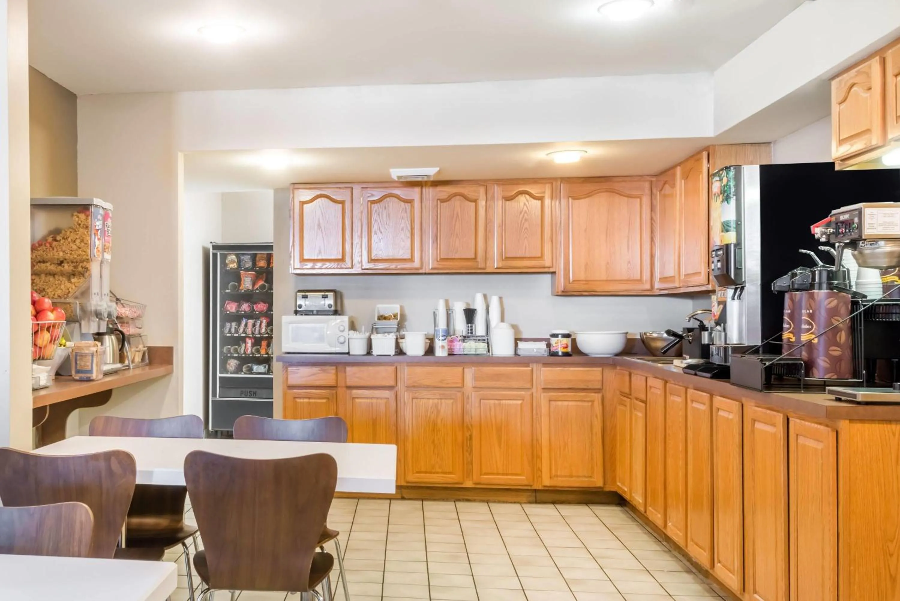 Breakfast in Super 8 by Wyndham Jasper