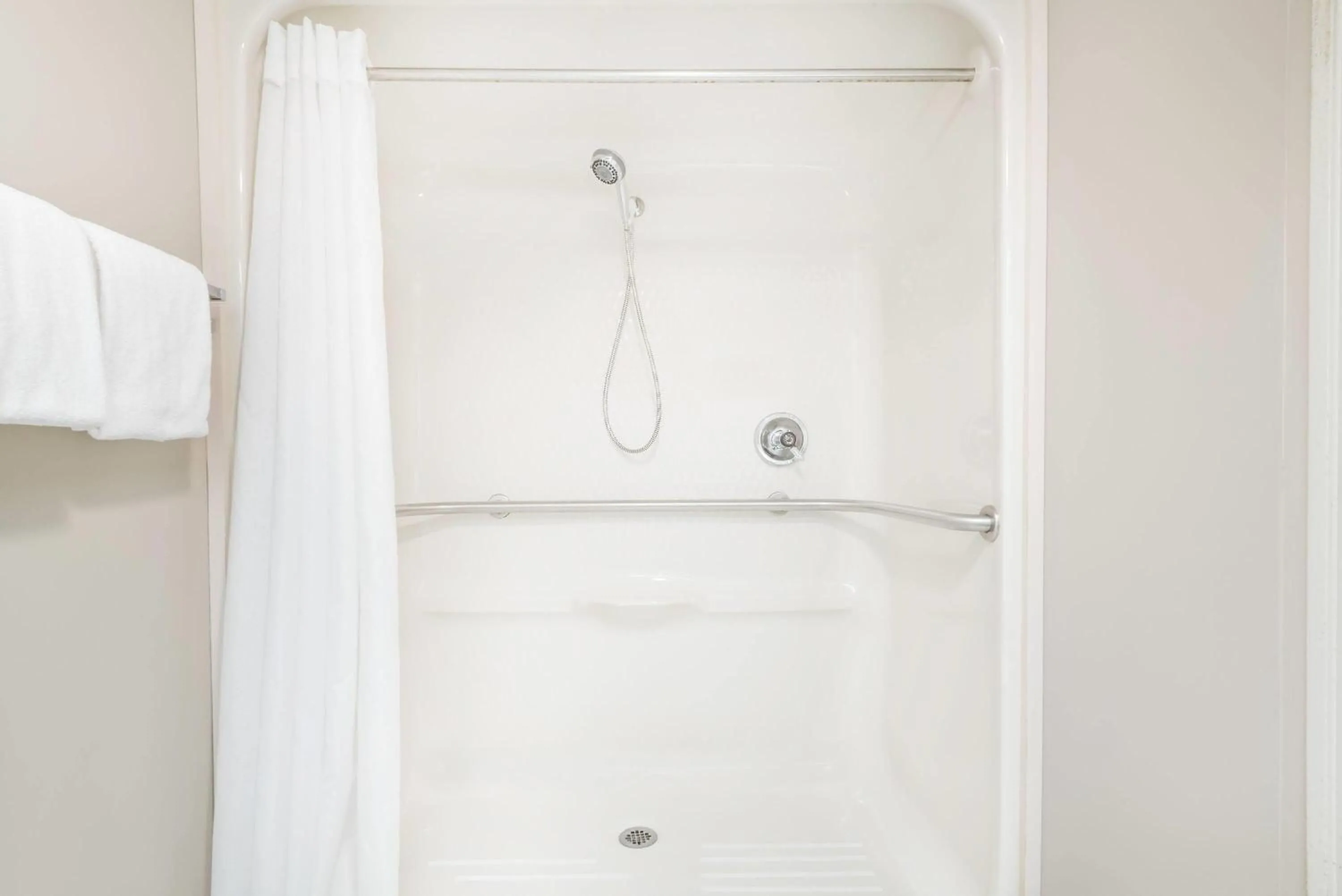 Shower in Super 8 by Wyndham Jasper