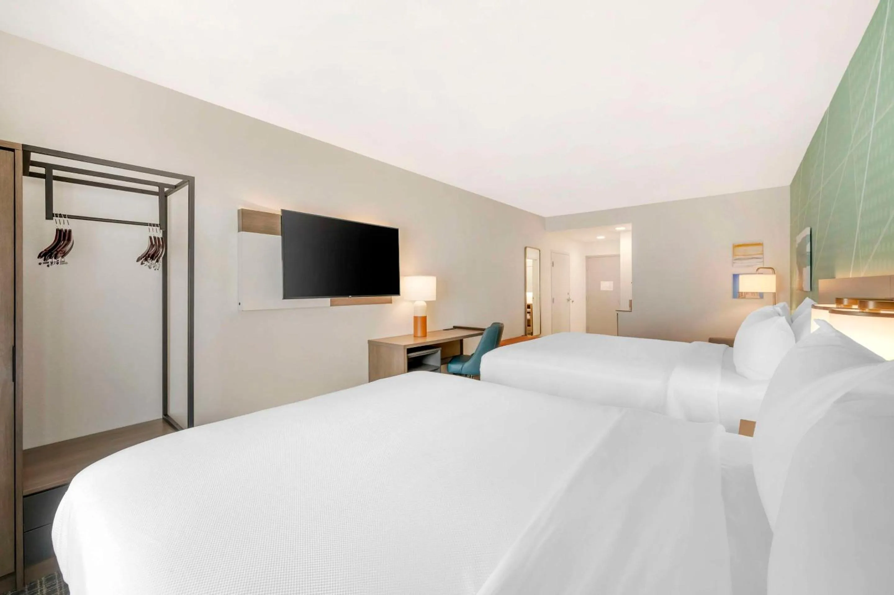 Bed in Comfort Suites Fort Wayne - Southwest