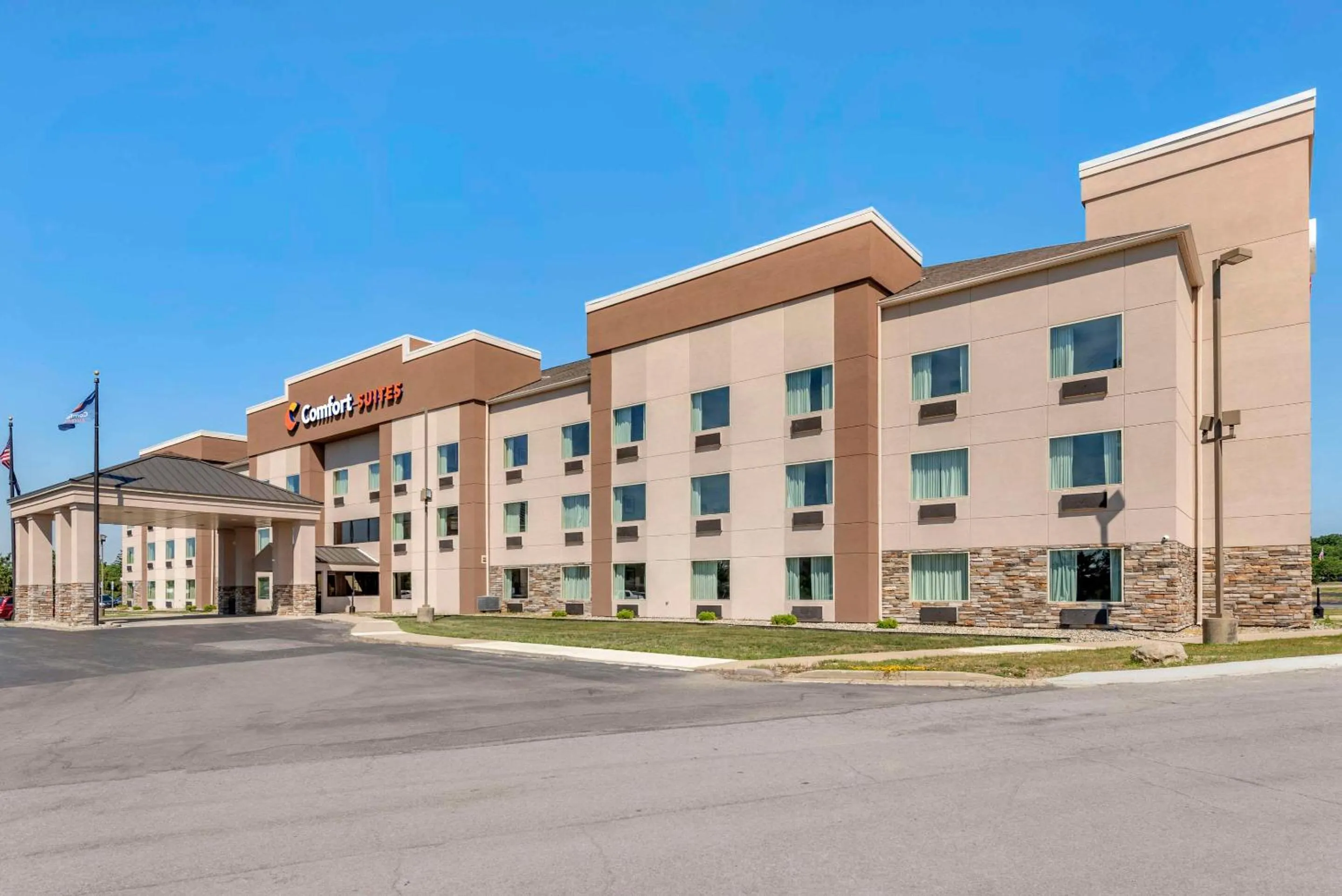 Property building in Comfort Suites Fort Wayne - Southwest