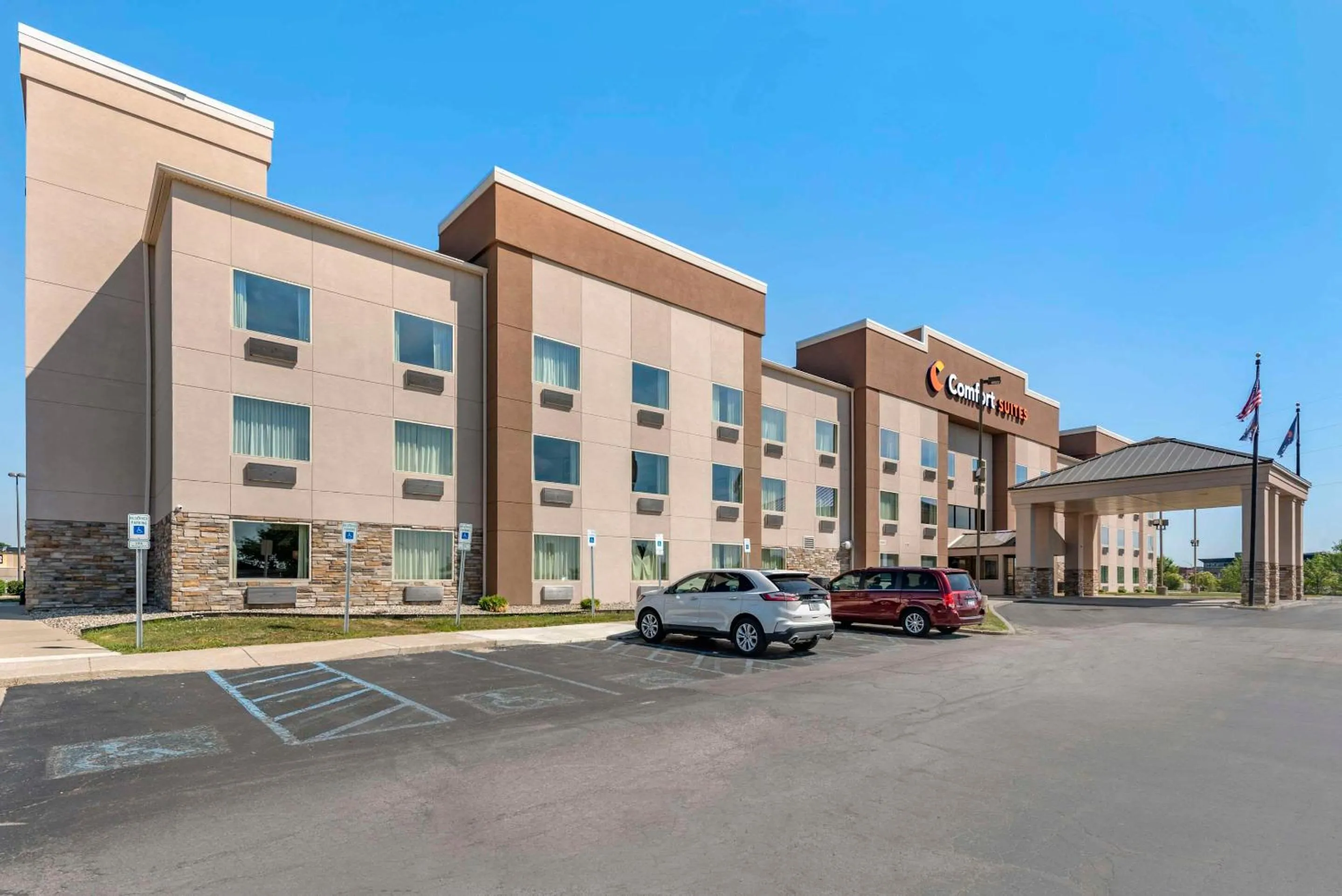 Property building in Comfort Suites Fort Wayne - Southwest