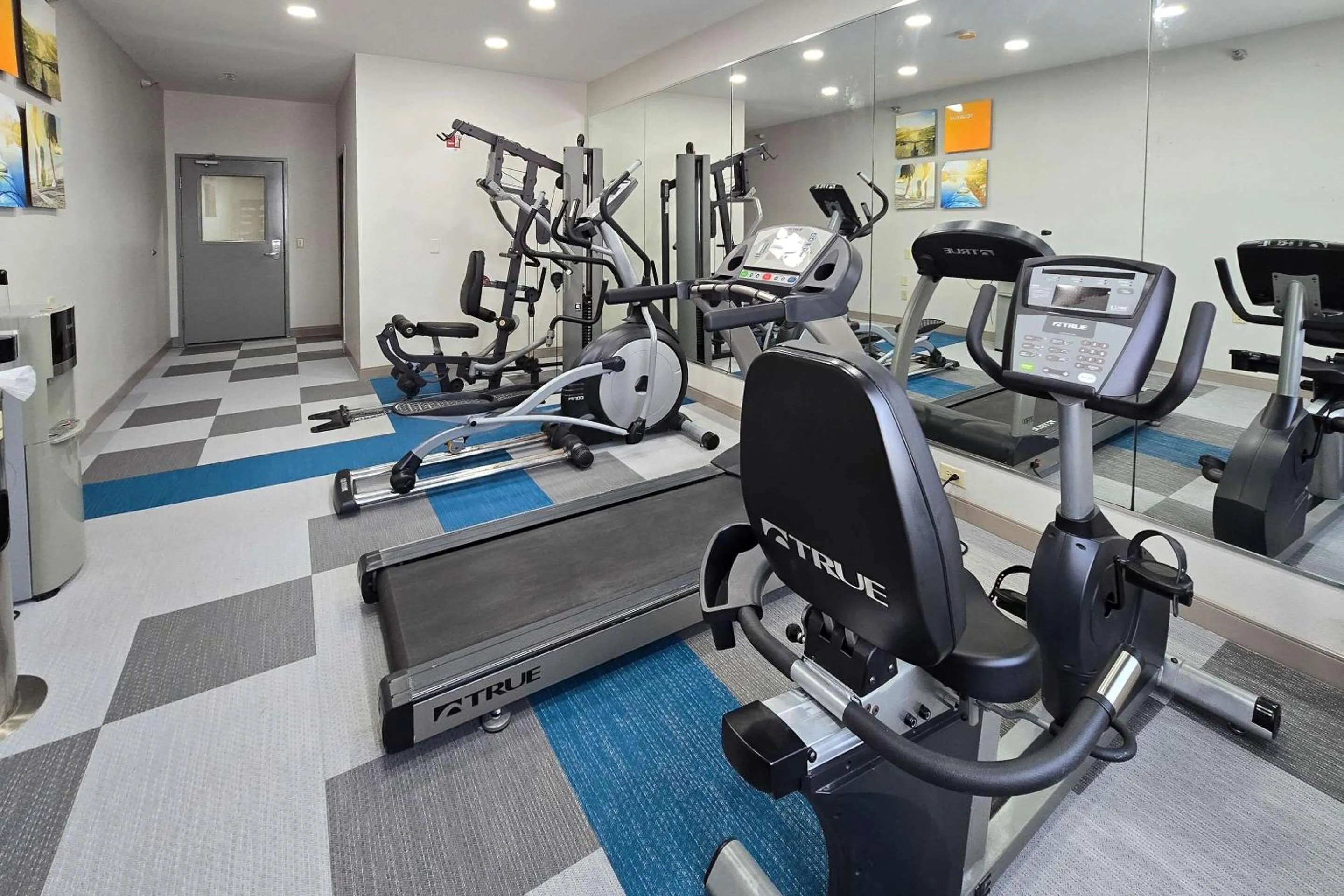 Fitness centre/facilities in Comfort Suites Terre Haute University Area