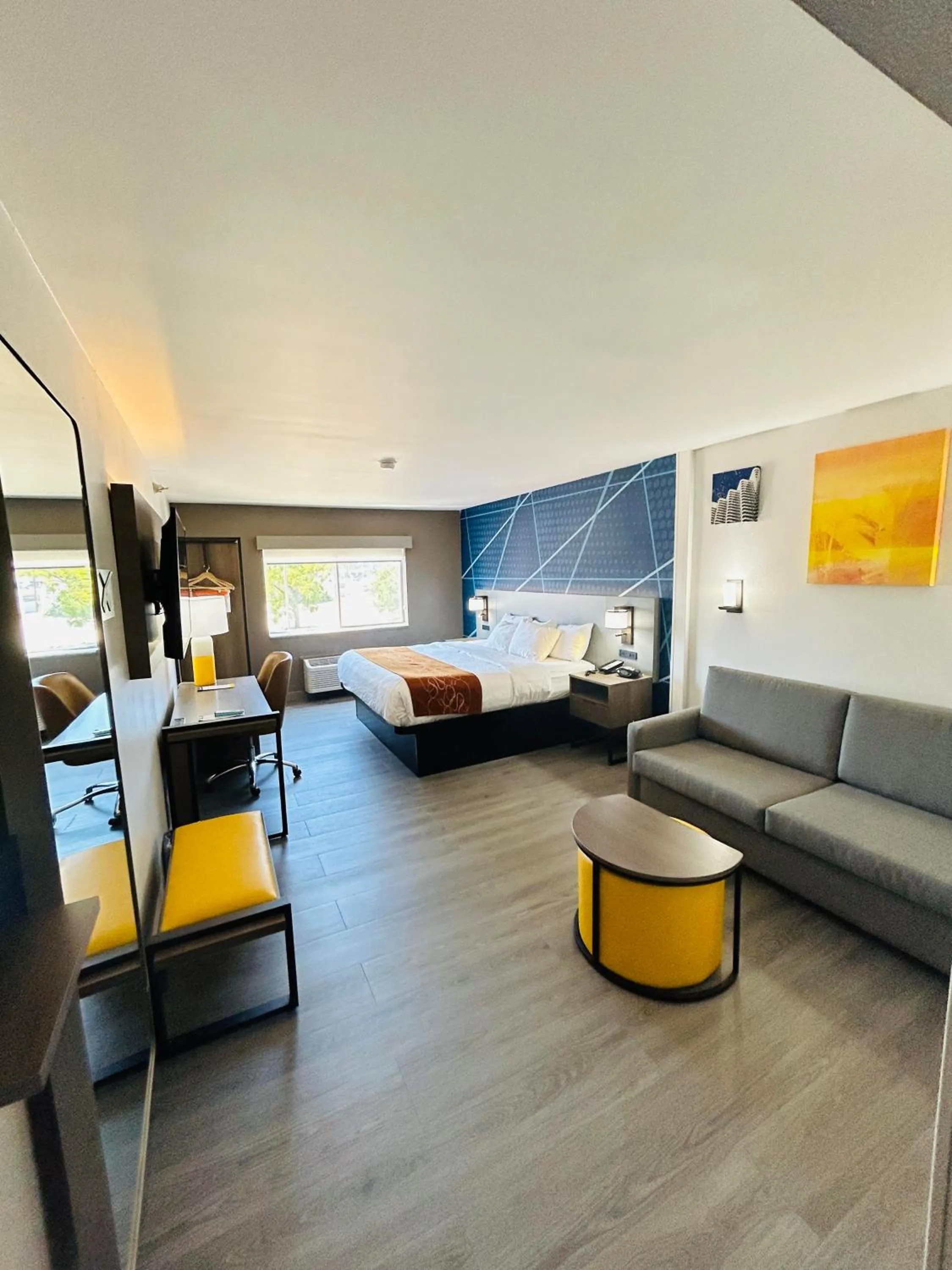 Bed in Comfort Suites Terre Haute University Area