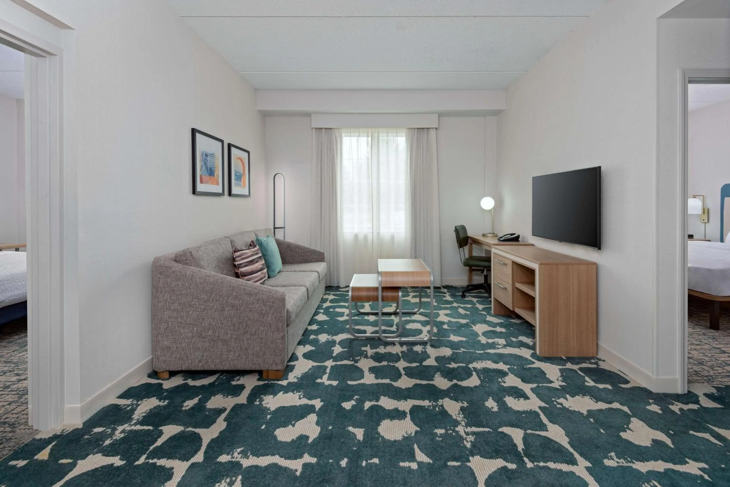 Living room, Bed in Homewood Suites by Hilton Buffalo/Airport