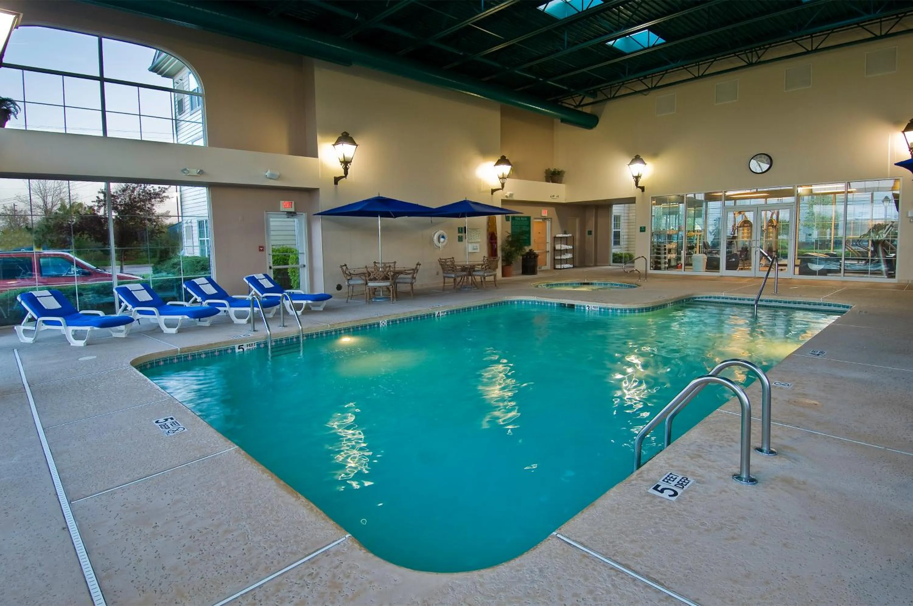 Swimming pool in Homewood Suites by Hilton Buffalo/Airport