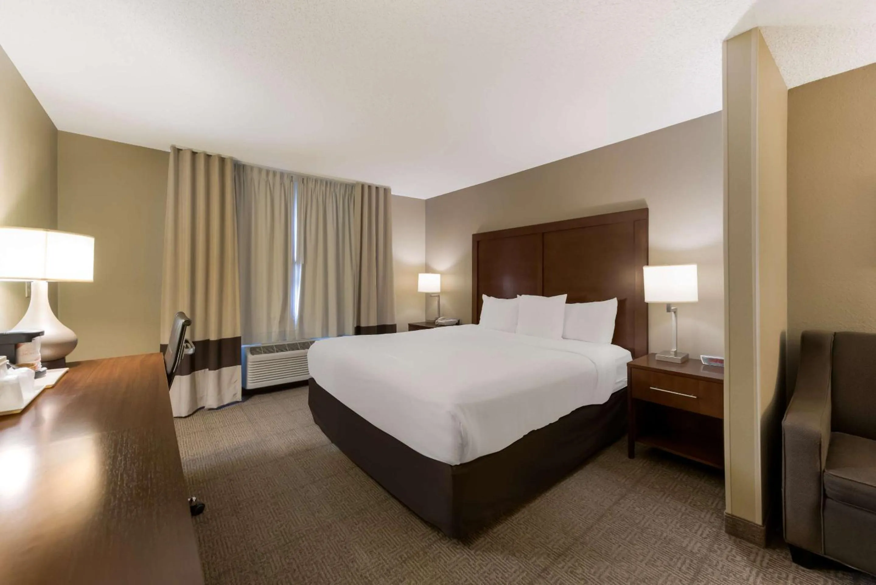 Bedroom, Bed in Comfort Inn Wichita East