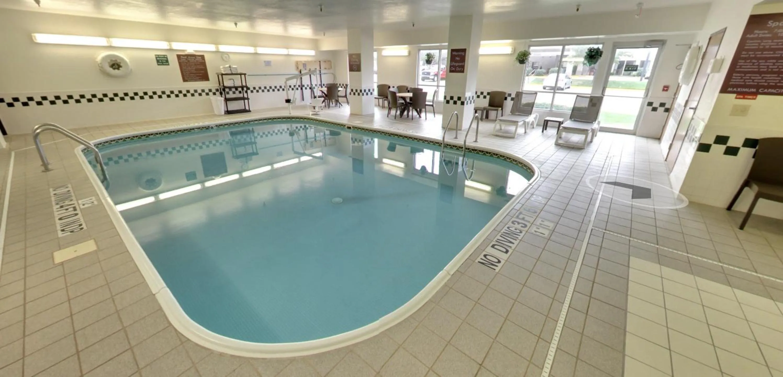 Swimming pool in Comfort Inn Wichita East