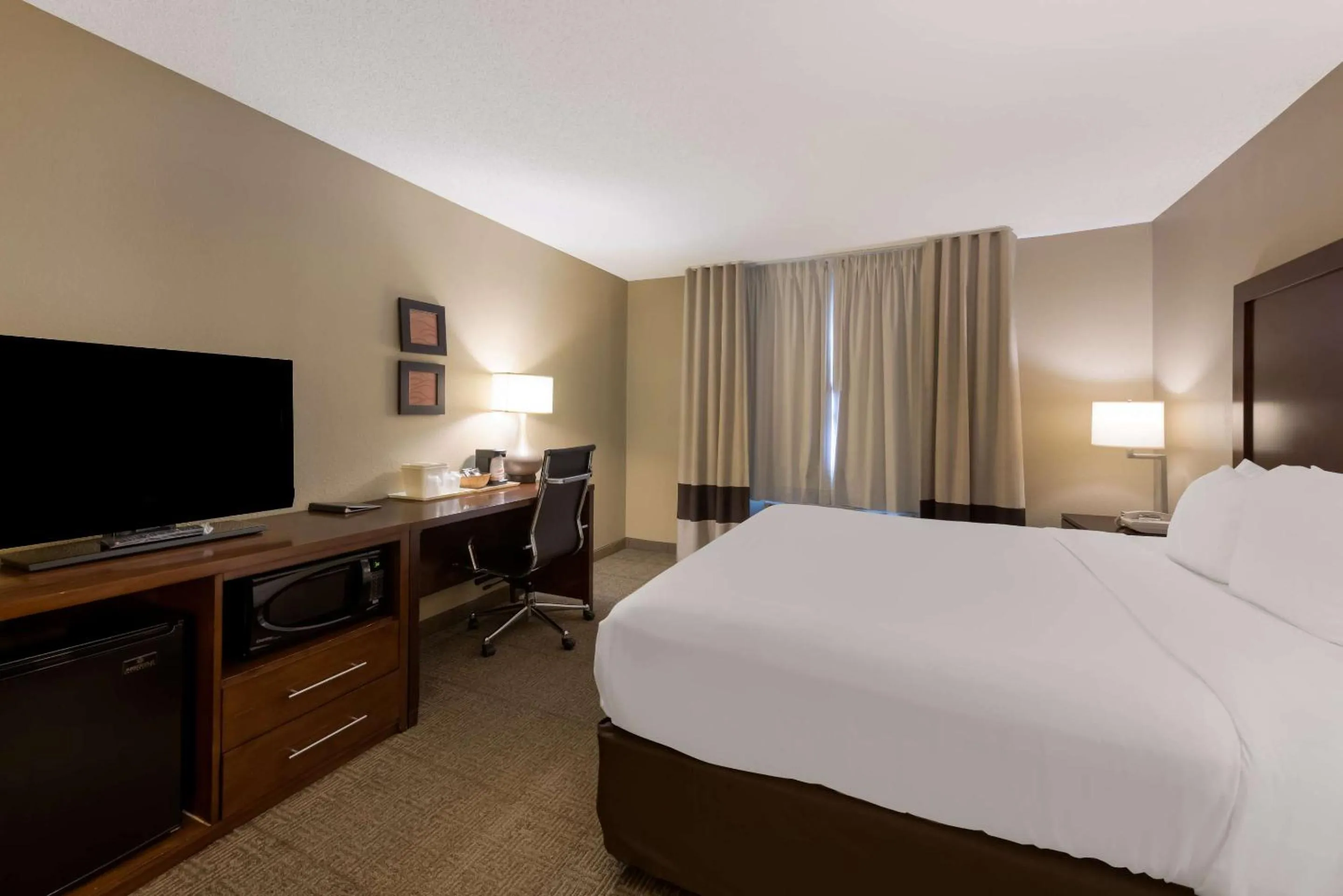 Bedroom, Bed in Comfort Inn Wichita East