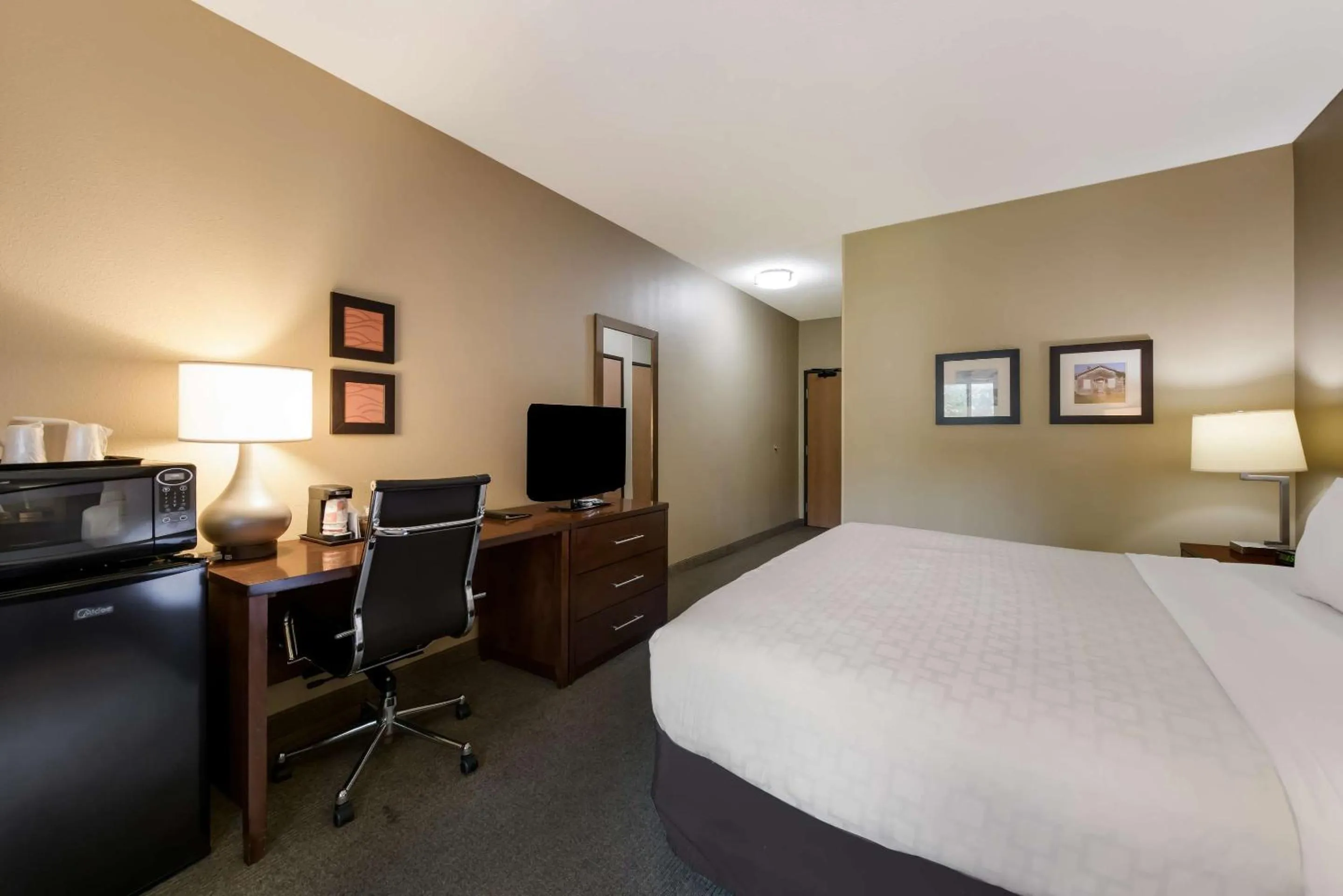 Bedroom, Bed in Comfort Inn Wichita East
