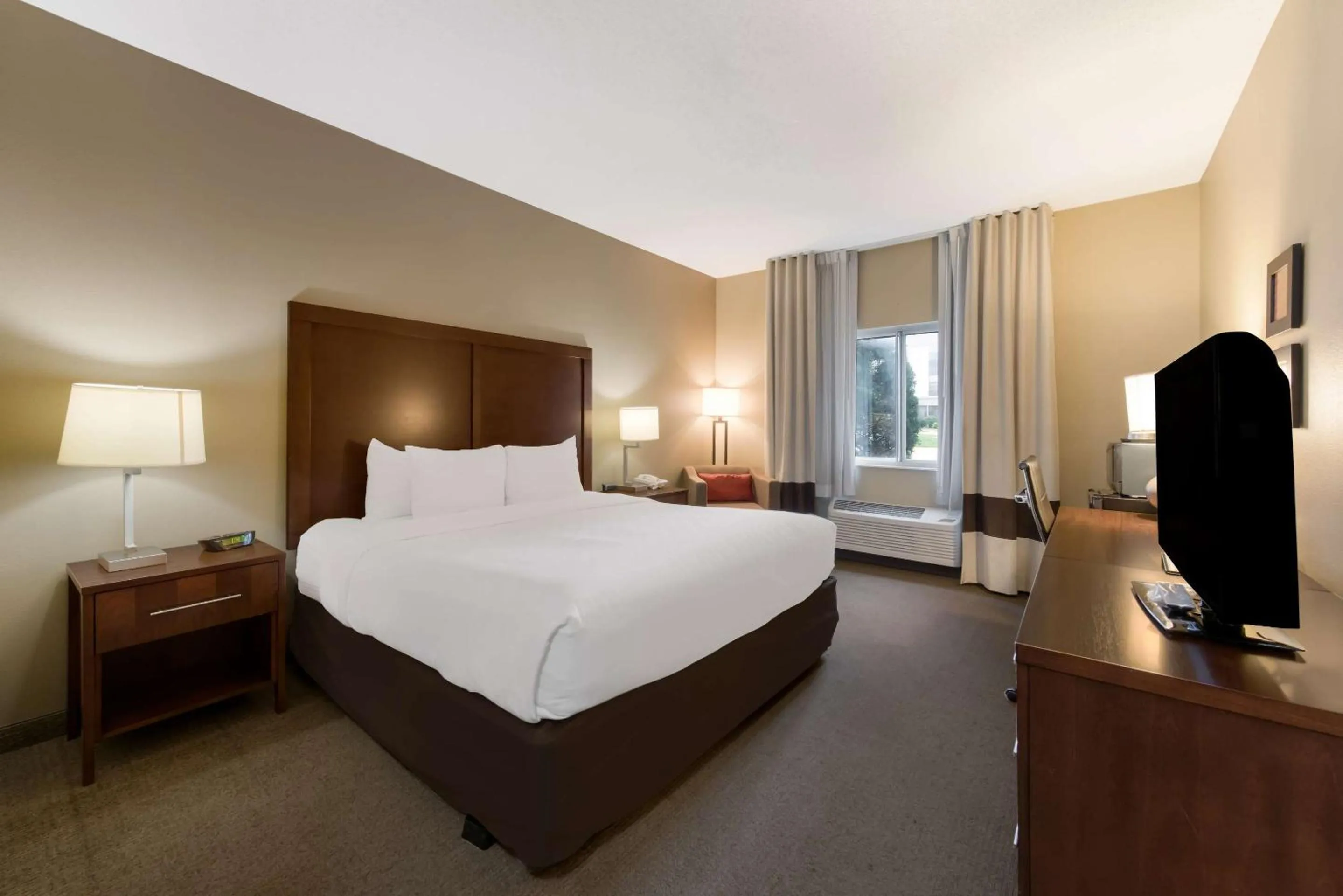 Bedroom, Bed in Comfort Inn Wichita East