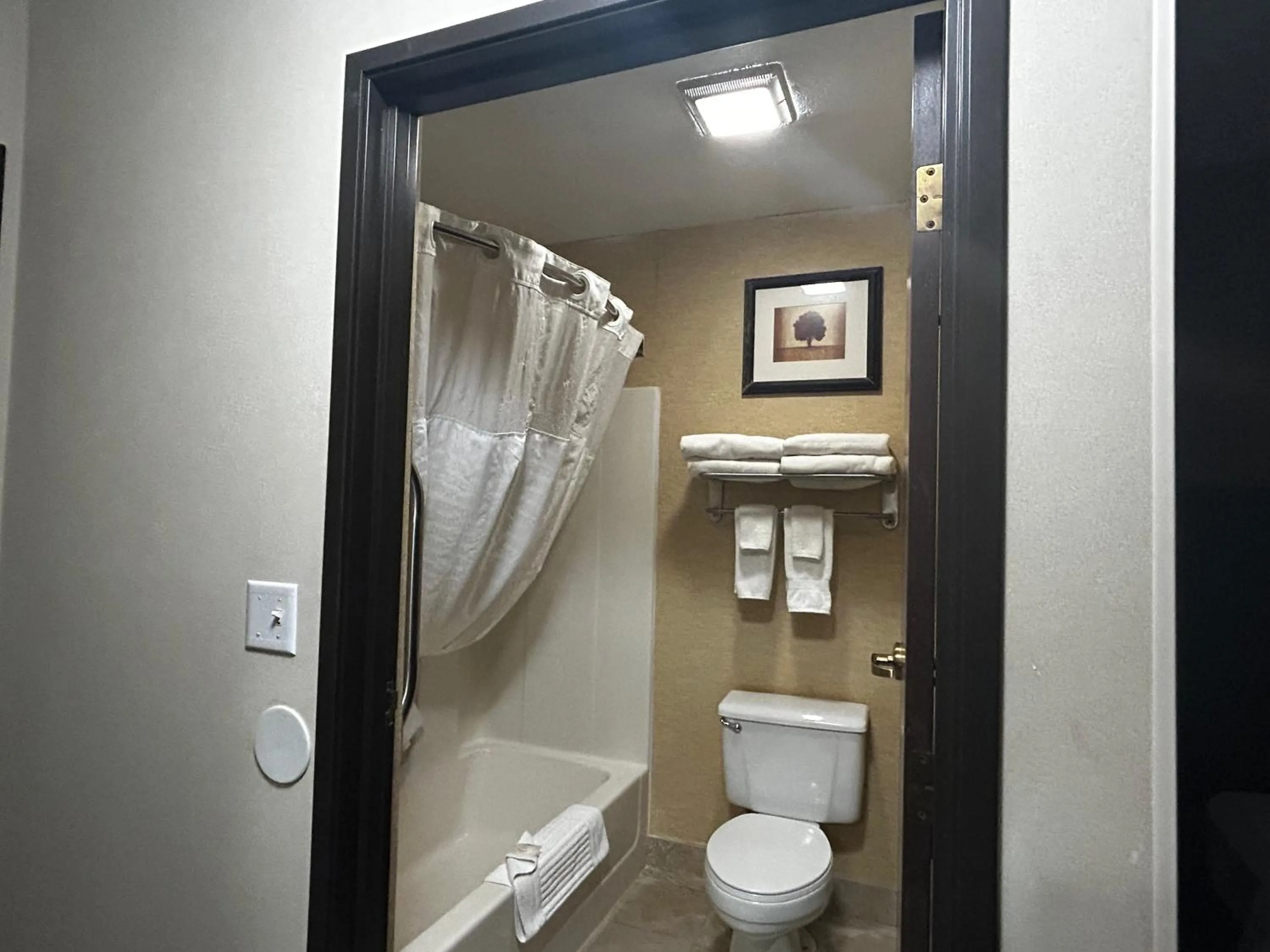 Shower in Quality Inn Goodland I-70